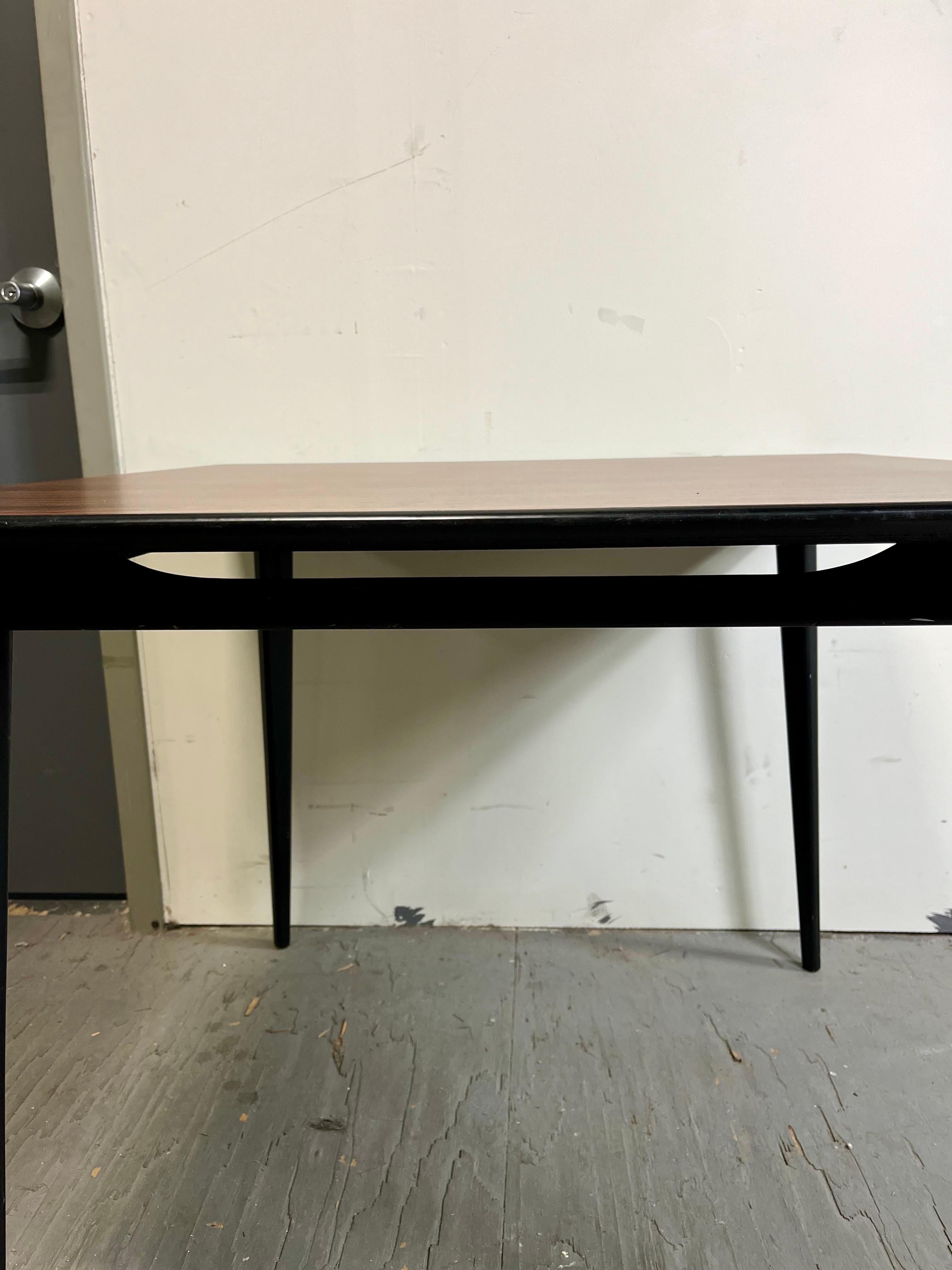 Vintage Foldable Game Table from Stakmore (20. Jahrhundert) im Angebot