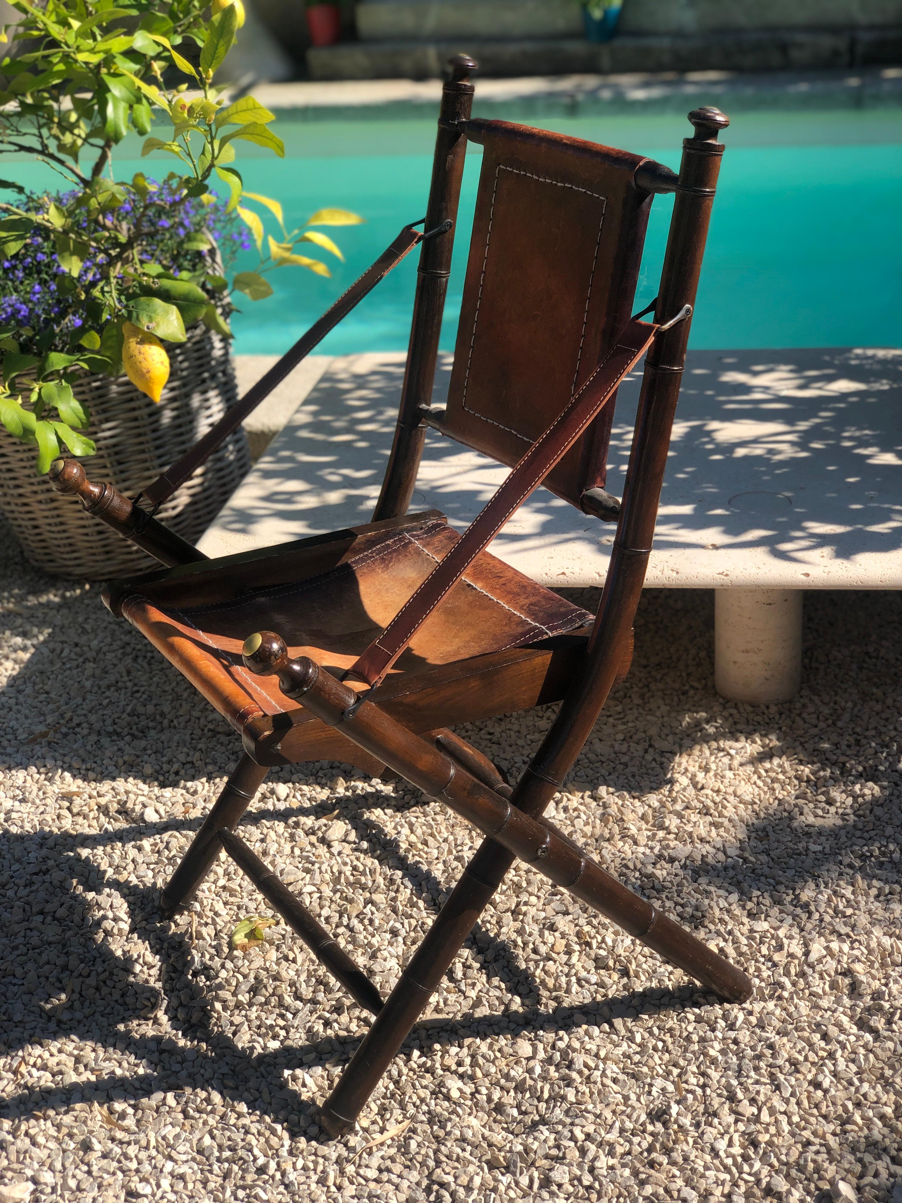 Chaise de bateau pliante en cuir, bois imitation bambou et laiton. Très bon état 1930.