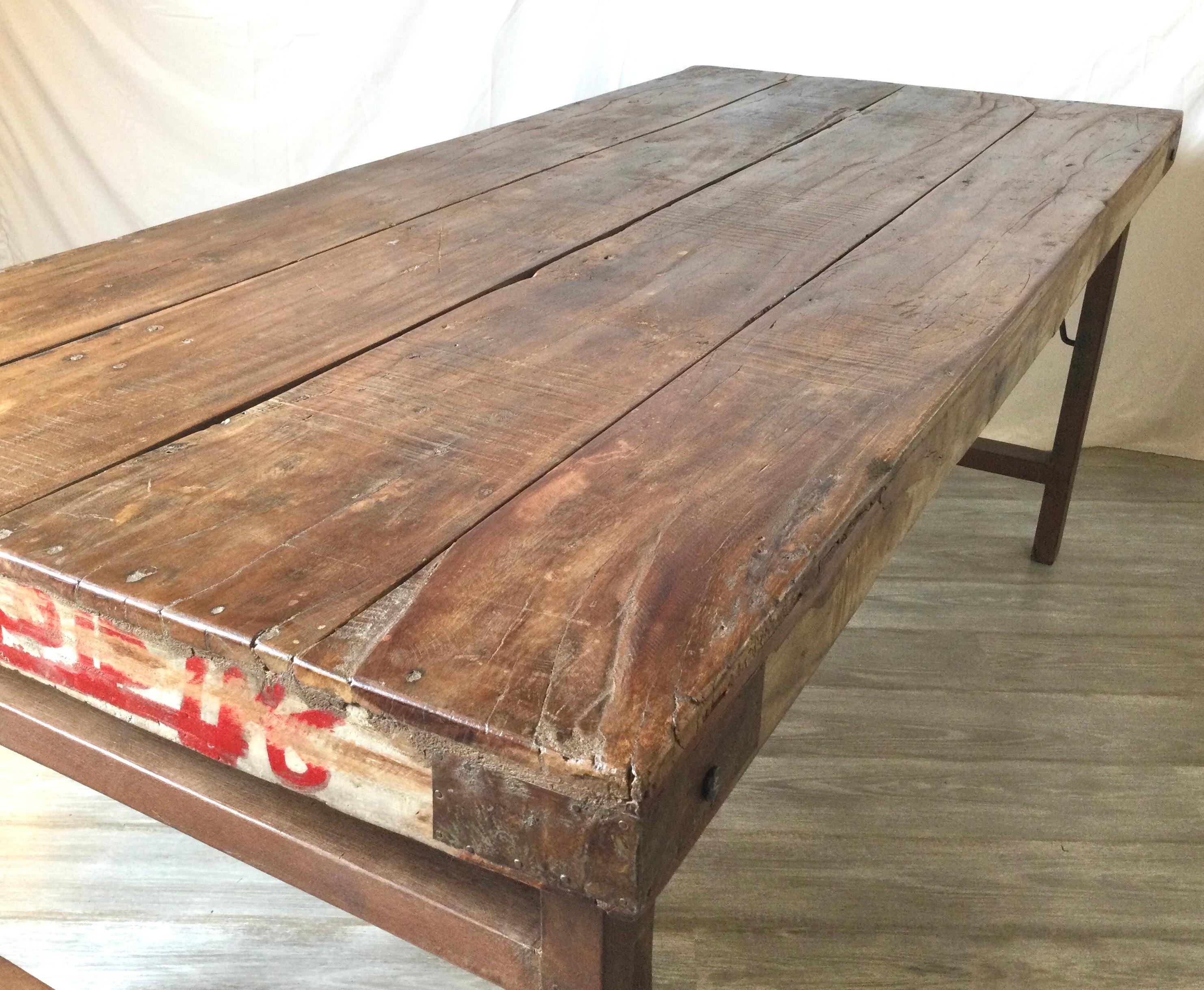 Vintage Folding Farm Table Desk In Good Condition In Lambertville, NJ