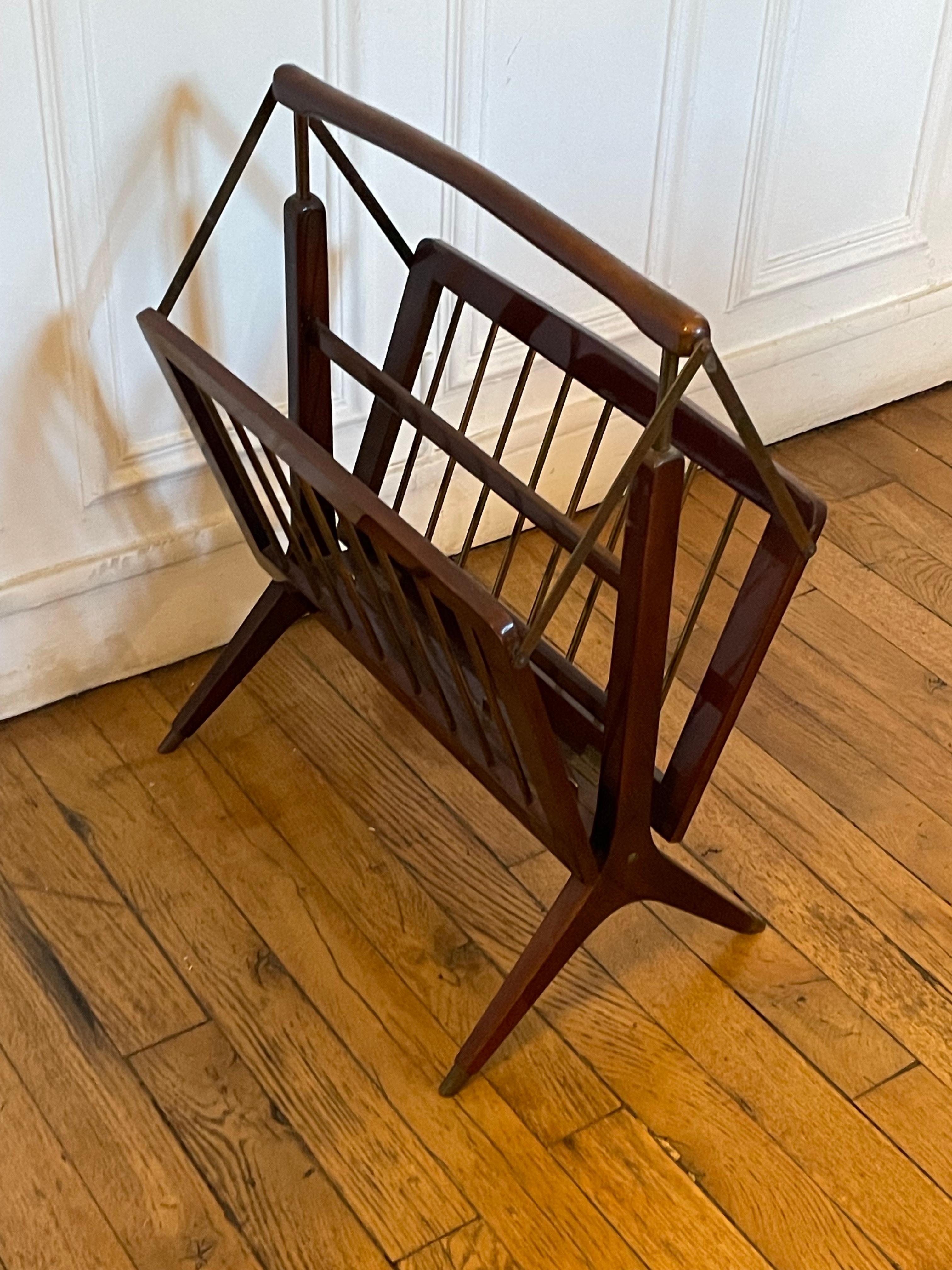 Vintage folding magazine rack by Cesare Lacca, Italian design 1960 In Good Condition For Sale In PARIS, FR