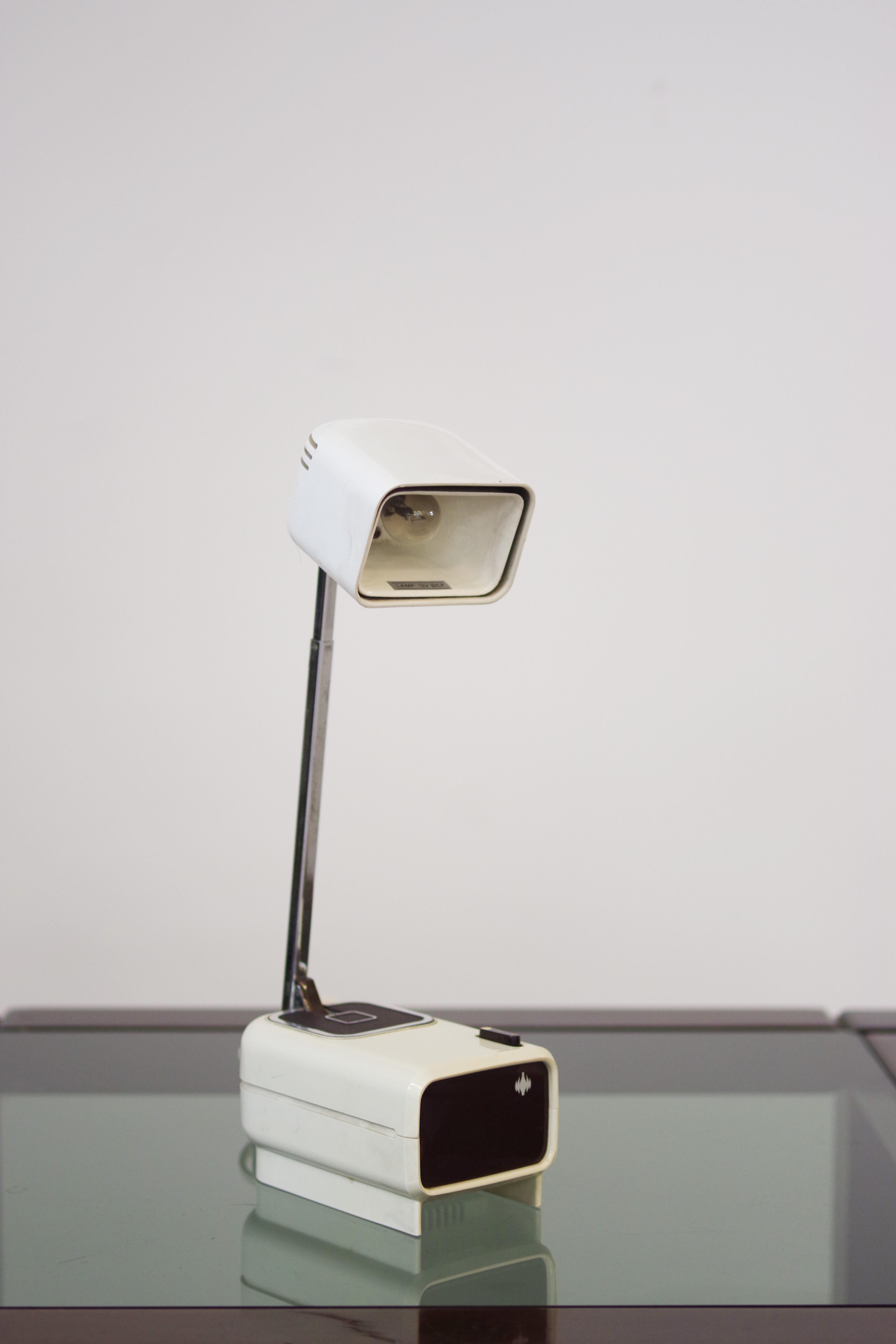 Italian Vintage Folding Reading Lamp with Telescopic Arm and Dual Light Intensity in vendita