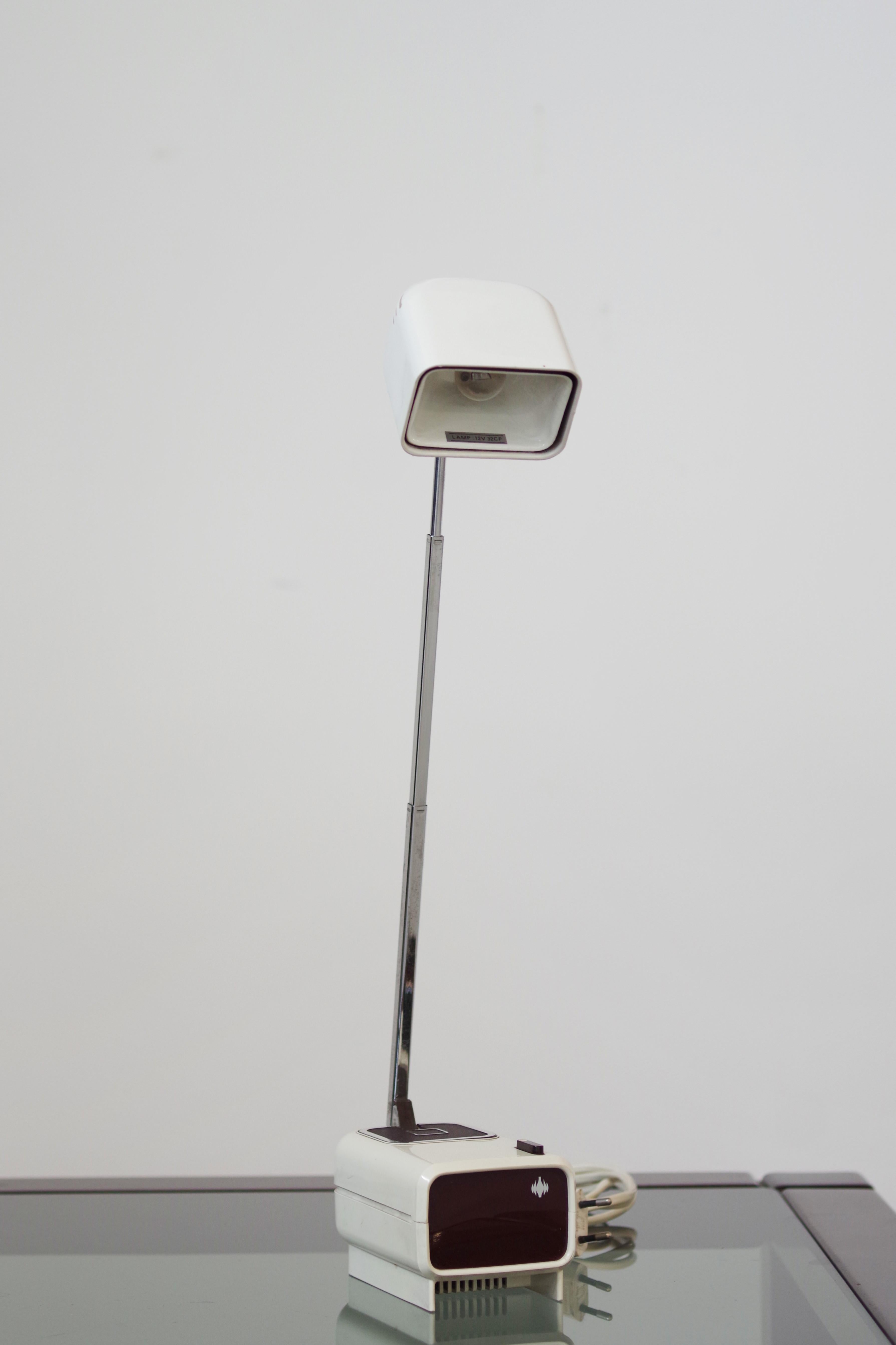 Metallo Vintage Folding Reading Lamp with Telescopic Arm and Dual Light Intensity in vendita
