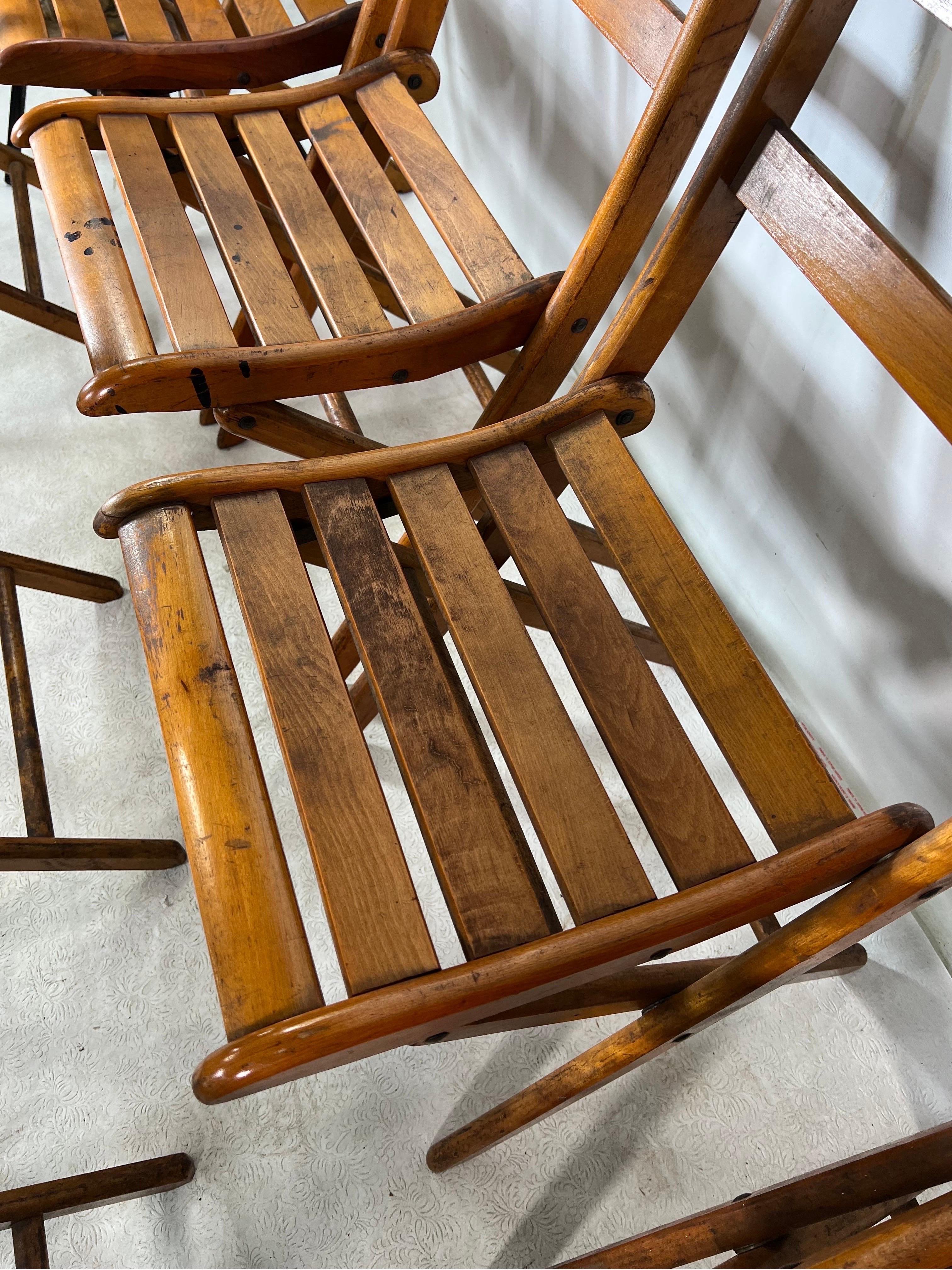Vintage Folding Slatted Chairs, a Set of 7 In Good Condition For Sale In Esperance, NY