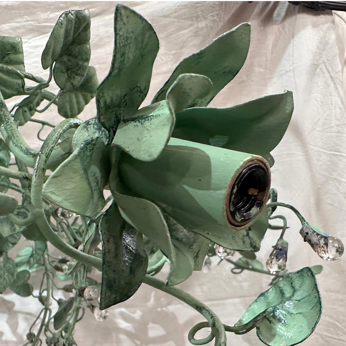 Metà XX secolo Lampadario con fogliame vintage in vendita