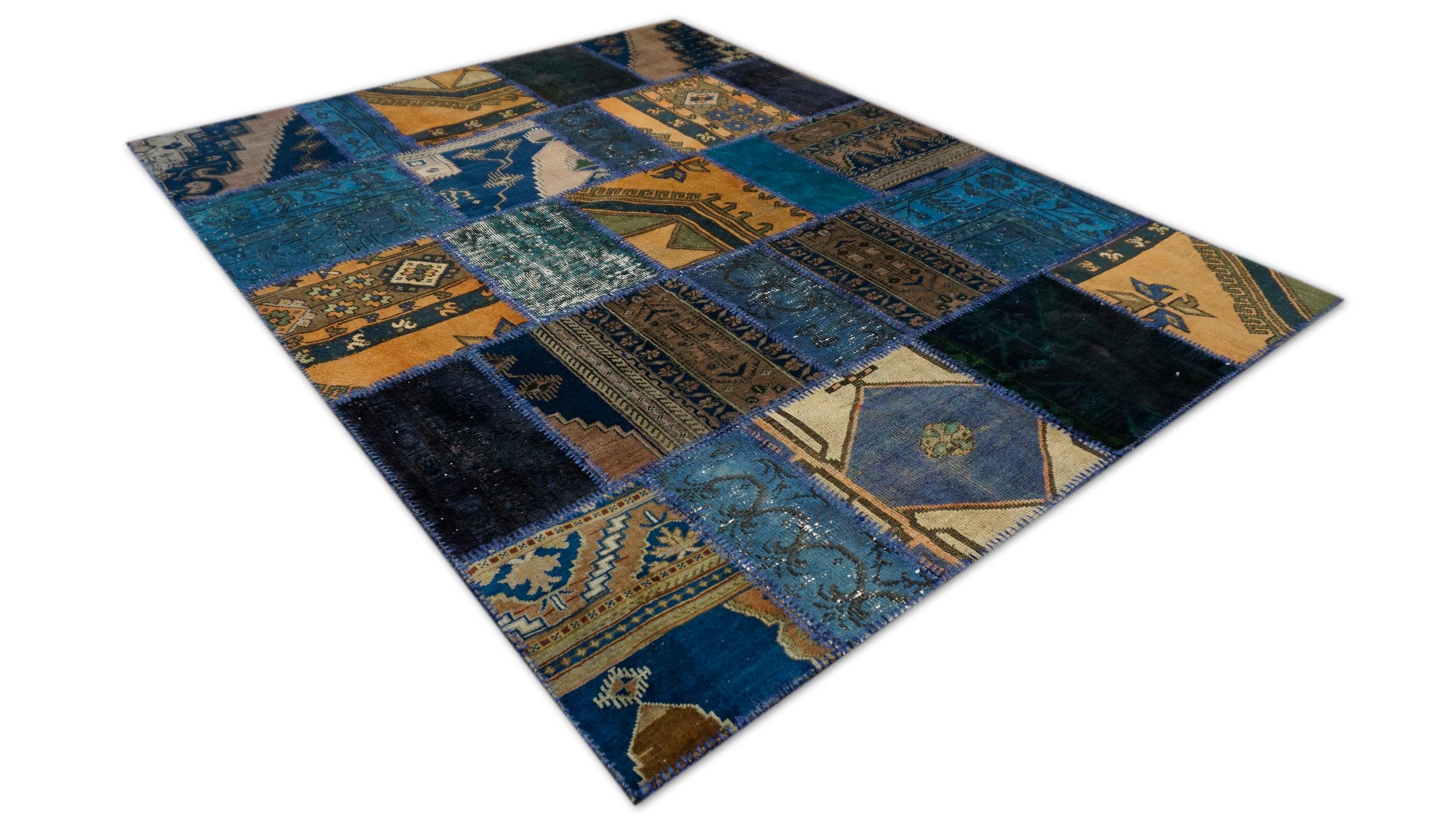 Vintage Volkskunst-Patchwork-Wollteppich mit blauem und hellbraunem Motiv 5'6''x7' im Zustand „Gut“ im Angebot in Torrance, CA