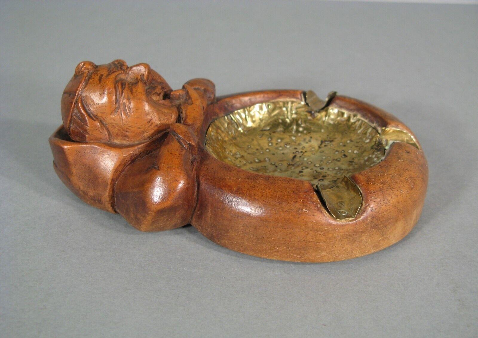 Vintage Folk Art Carved Wood Ashtray with Monk Head Smoking Cigar - 1Y172 In Good Condition In Bordeaux, FR