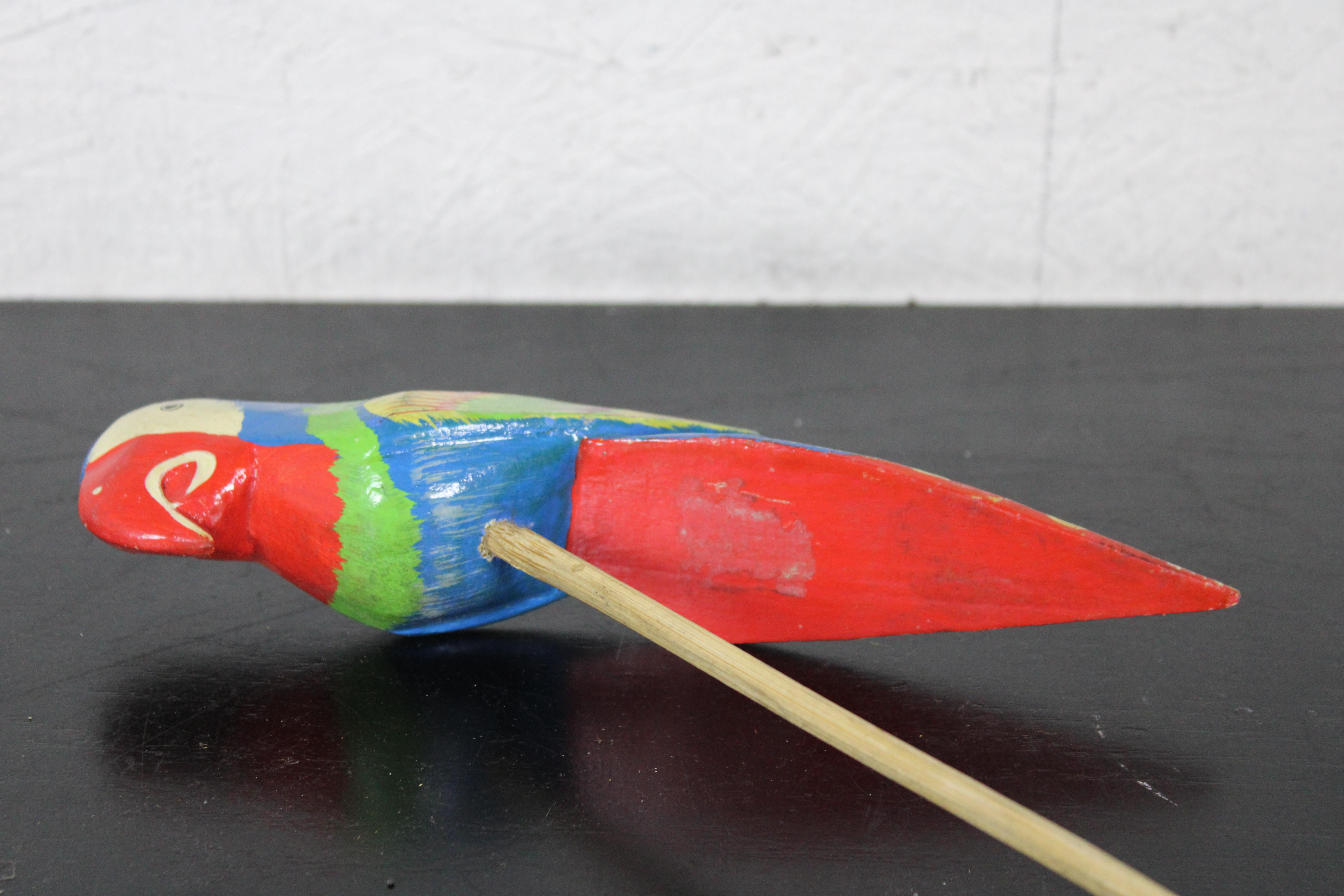 Vintage Folk Art Carved Wood Parrot on Stick Tropical Bird Figurine Sculpture  In Good Condition In Dayton, OH
