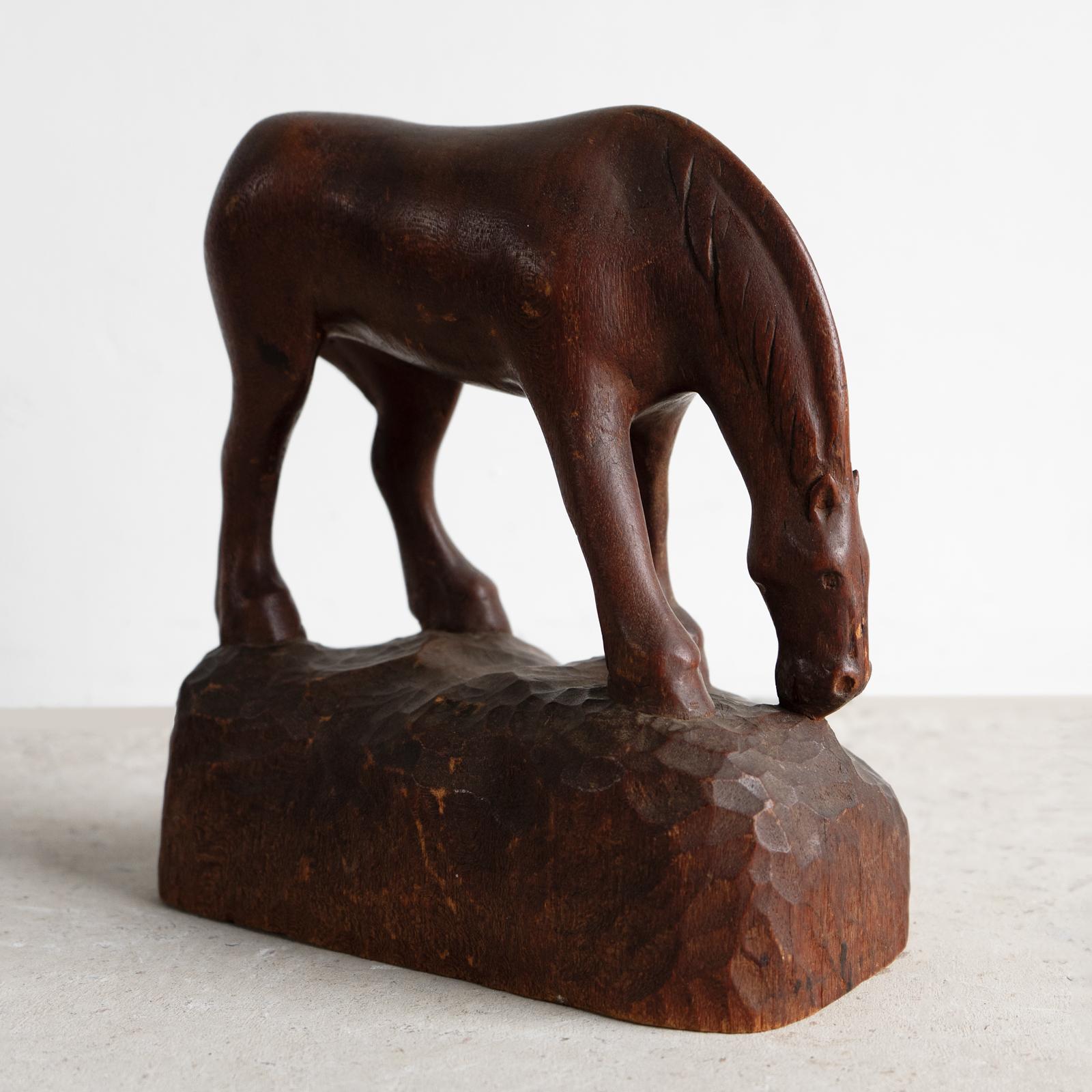 Intagliato a mano Scultura di cavallo in legno intagliato Art Carved d'epoca, metà del 20° secolo