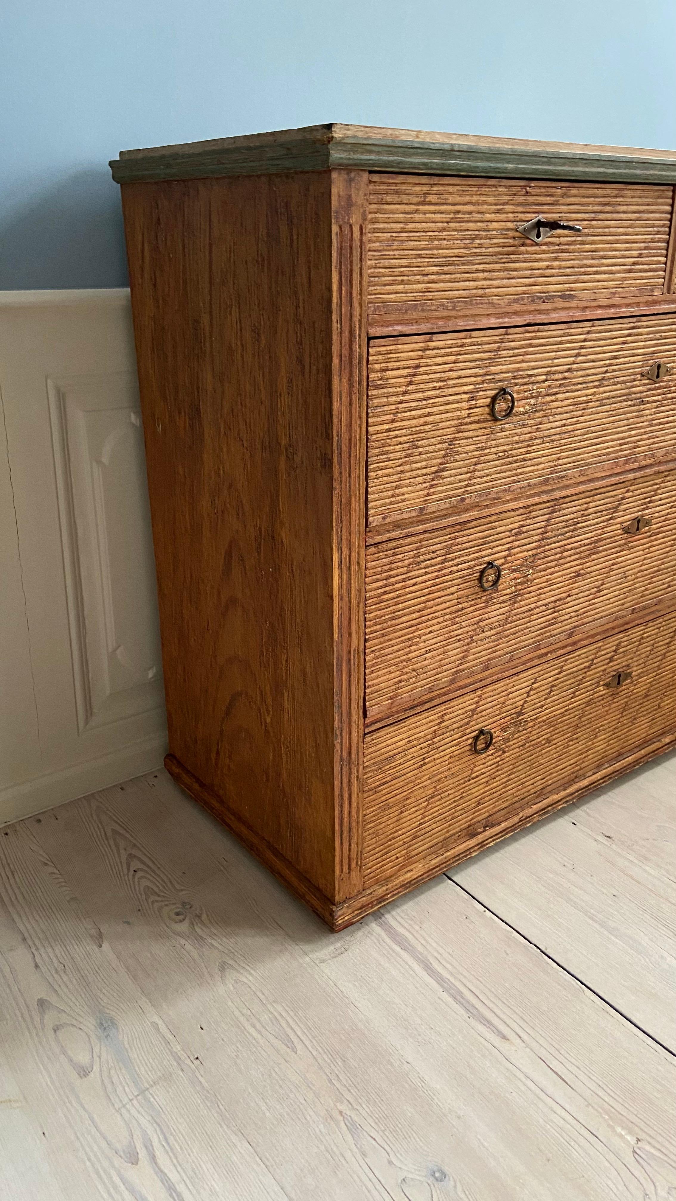 Vintage Folk Art Chest of Drawers in Painted Pine, Sweden, Early 19th Century In Good Condition In Copenhagen K, DK
