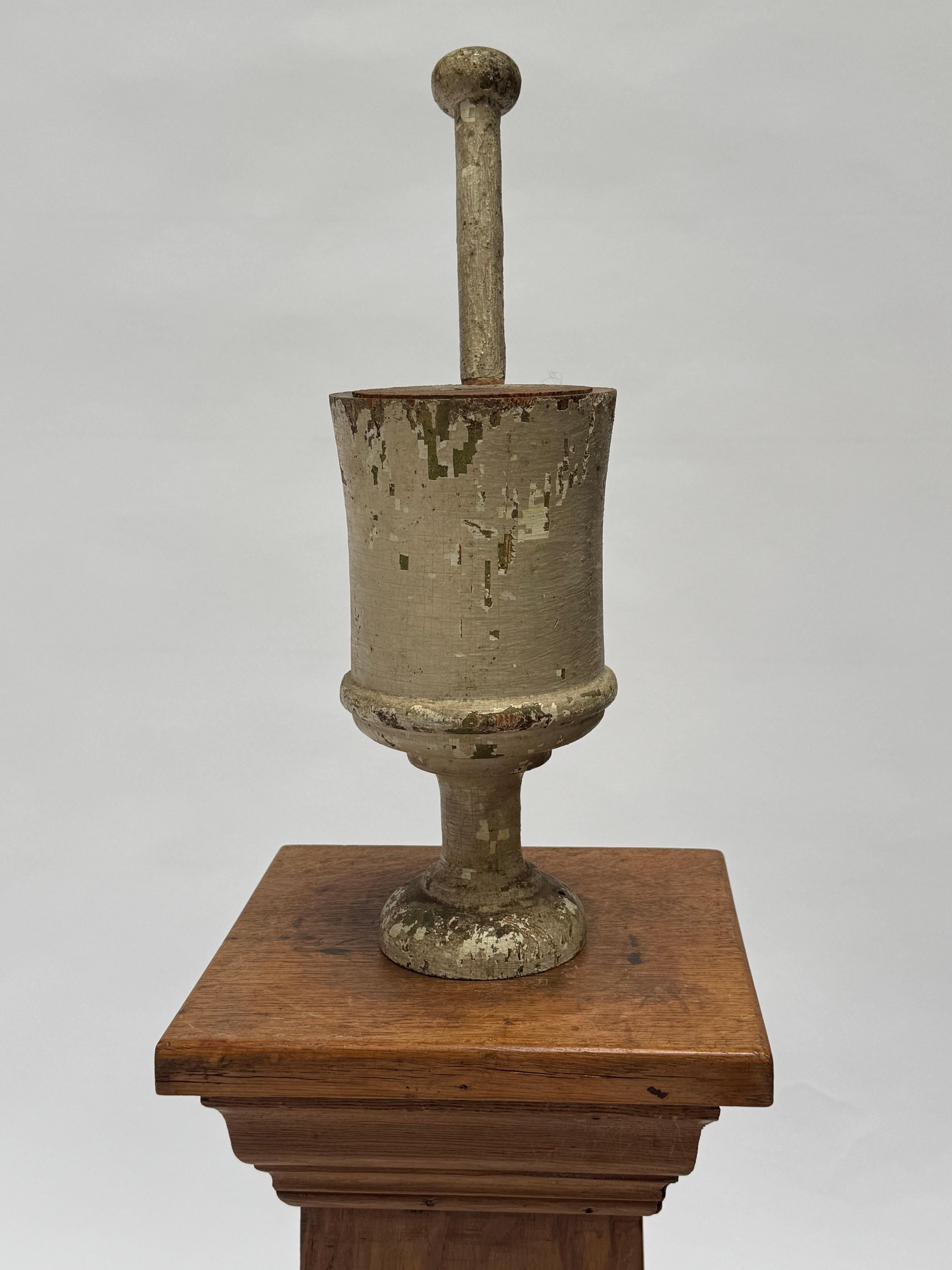 Americano Vintage Folk Art / Early Pharmacy Wooden Signage of Pestle & Mortar 19th Century in vendita