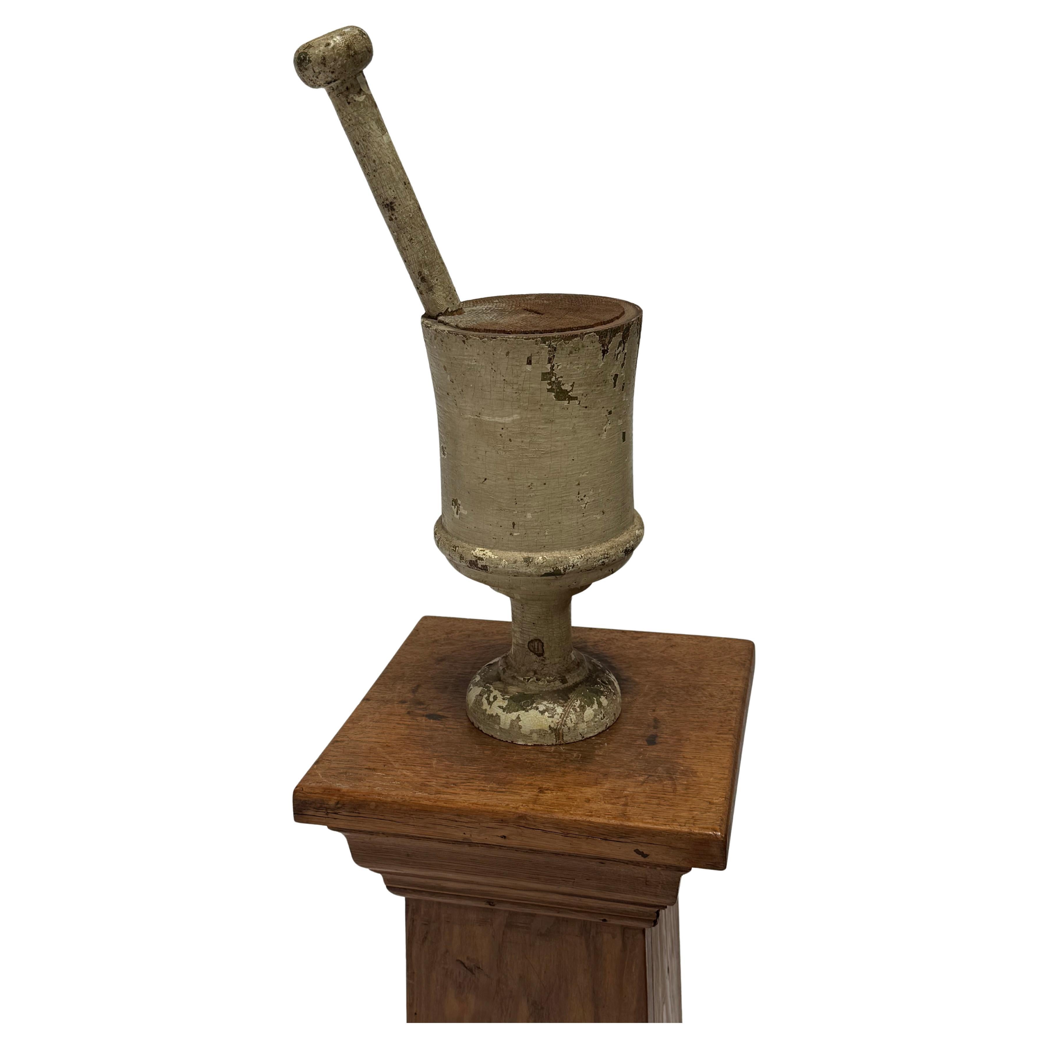 Vintage Folk Art / Early Pharmacy Wooden Signage of Pestle & Mortar 19th Century in vendita