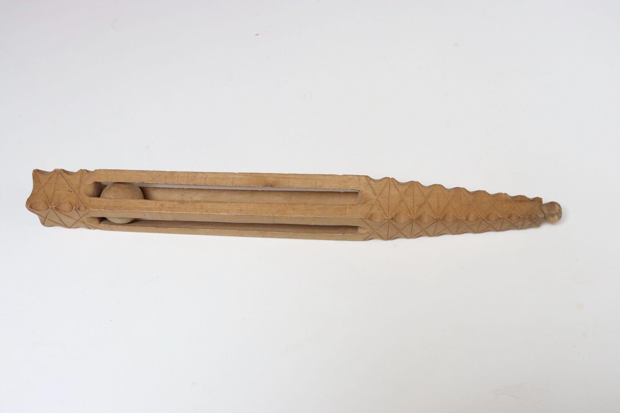 Artisanat Sculpture d'obélisque fantaisiste vintage 