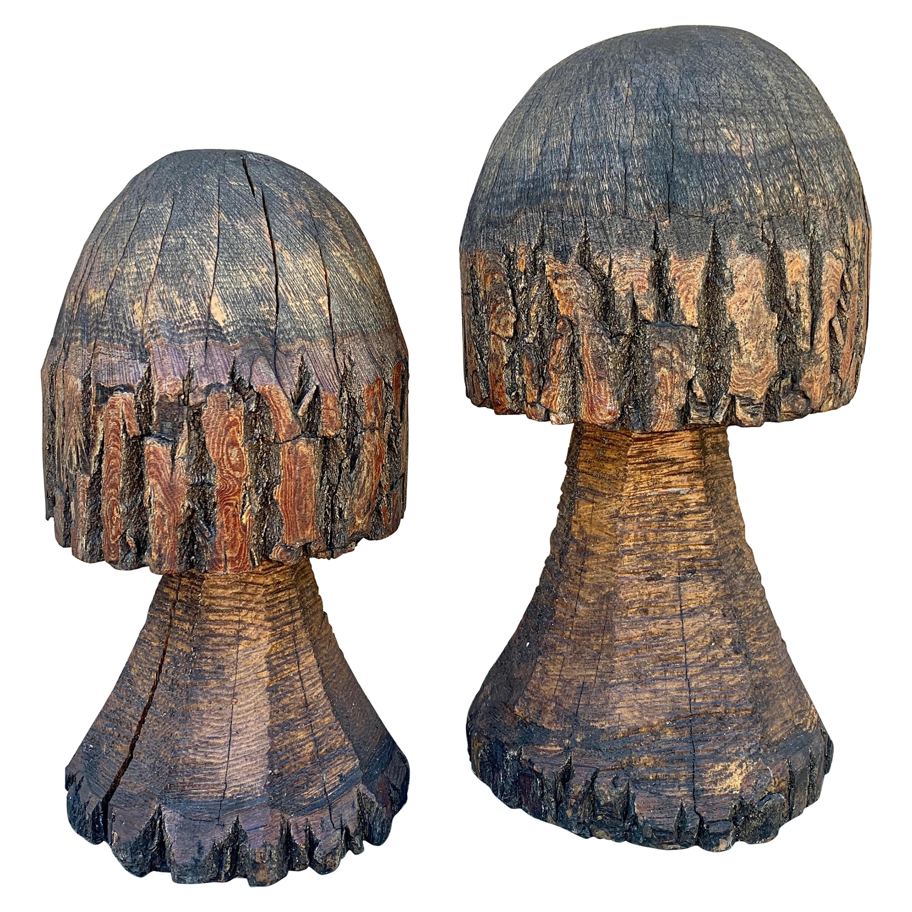 Statues de champignons en chêne sculptées à la main, paire, Art of Vintage Folk Art