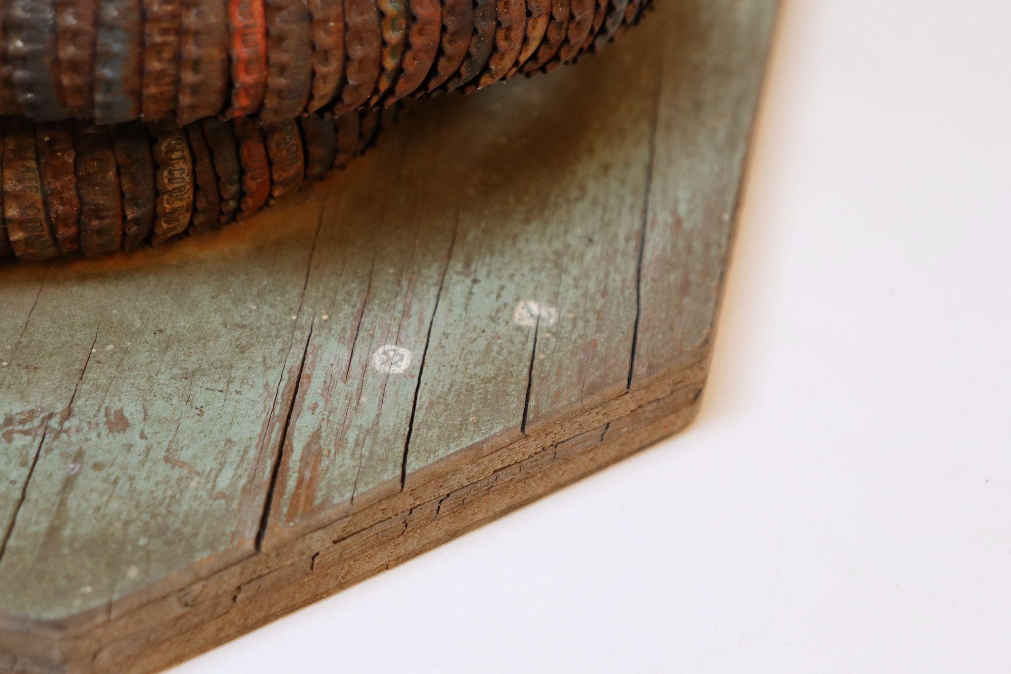 Vintage Art Carved intagliato a mano in legno e tappi di bottiglia con serpente su base ottagonale in vendita 7