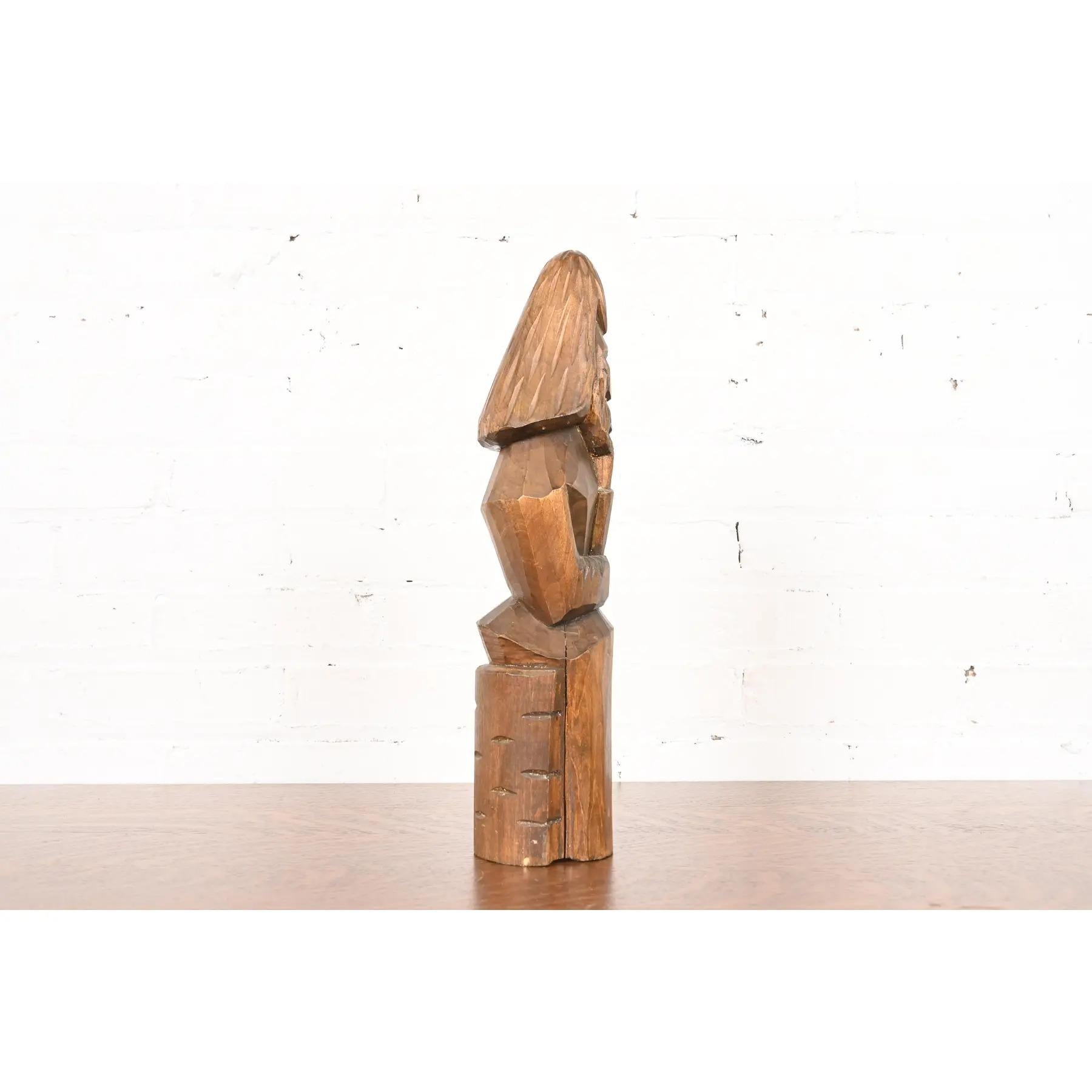 Legno Art of Vintage, scultura in legno intagliata a mano raffigurante un uomo che pensa, in stile folk. in vendita