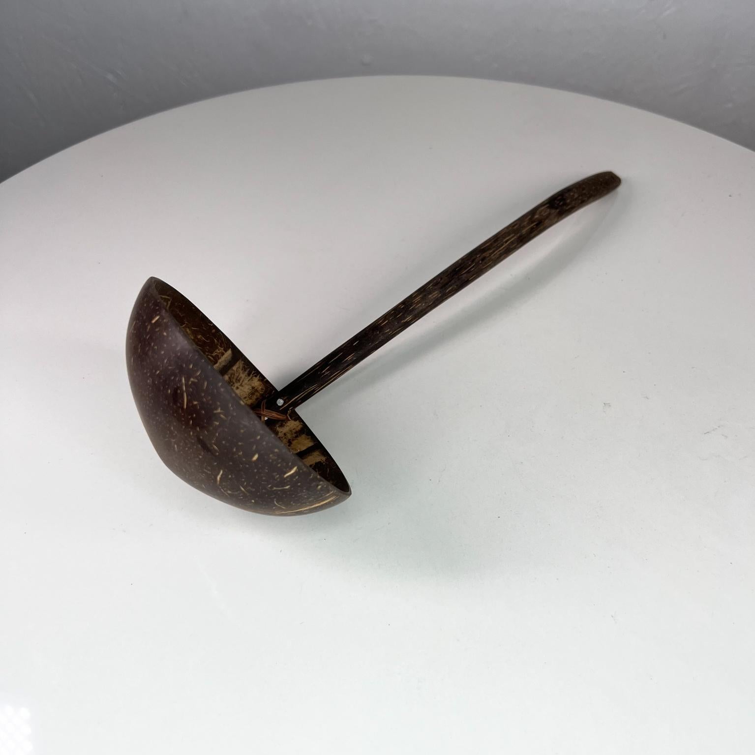 Vintage Folk Art Coconut Palm Wood Spoon Ladle
13 long x 4.38 w x 4.38 d
Preowned vintage unrestored condition.
See images provided