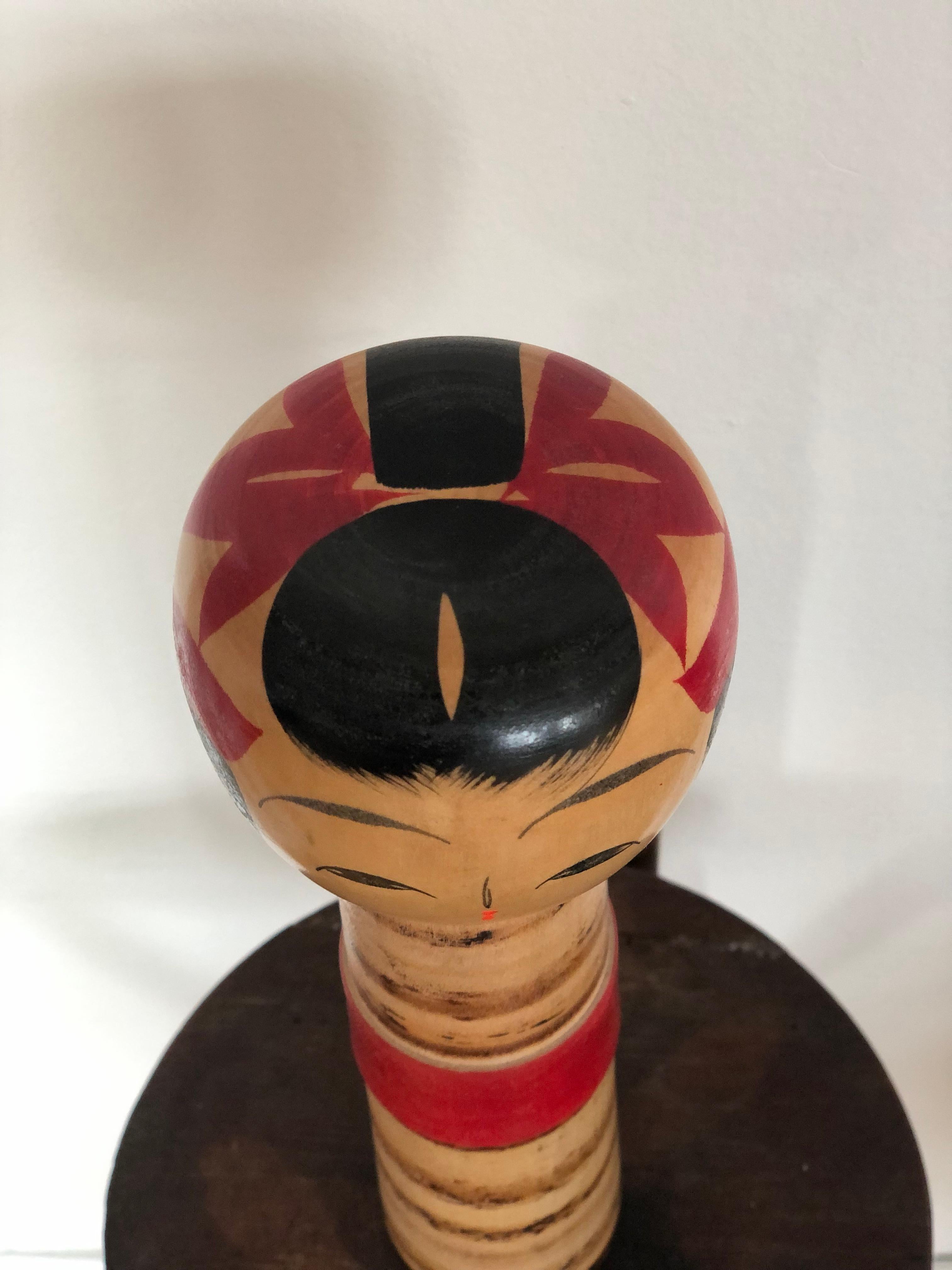 Arte popolare Bambola Kokeshi d'arte popolare vintage in stile Yajiro firmata Giappone in vendita