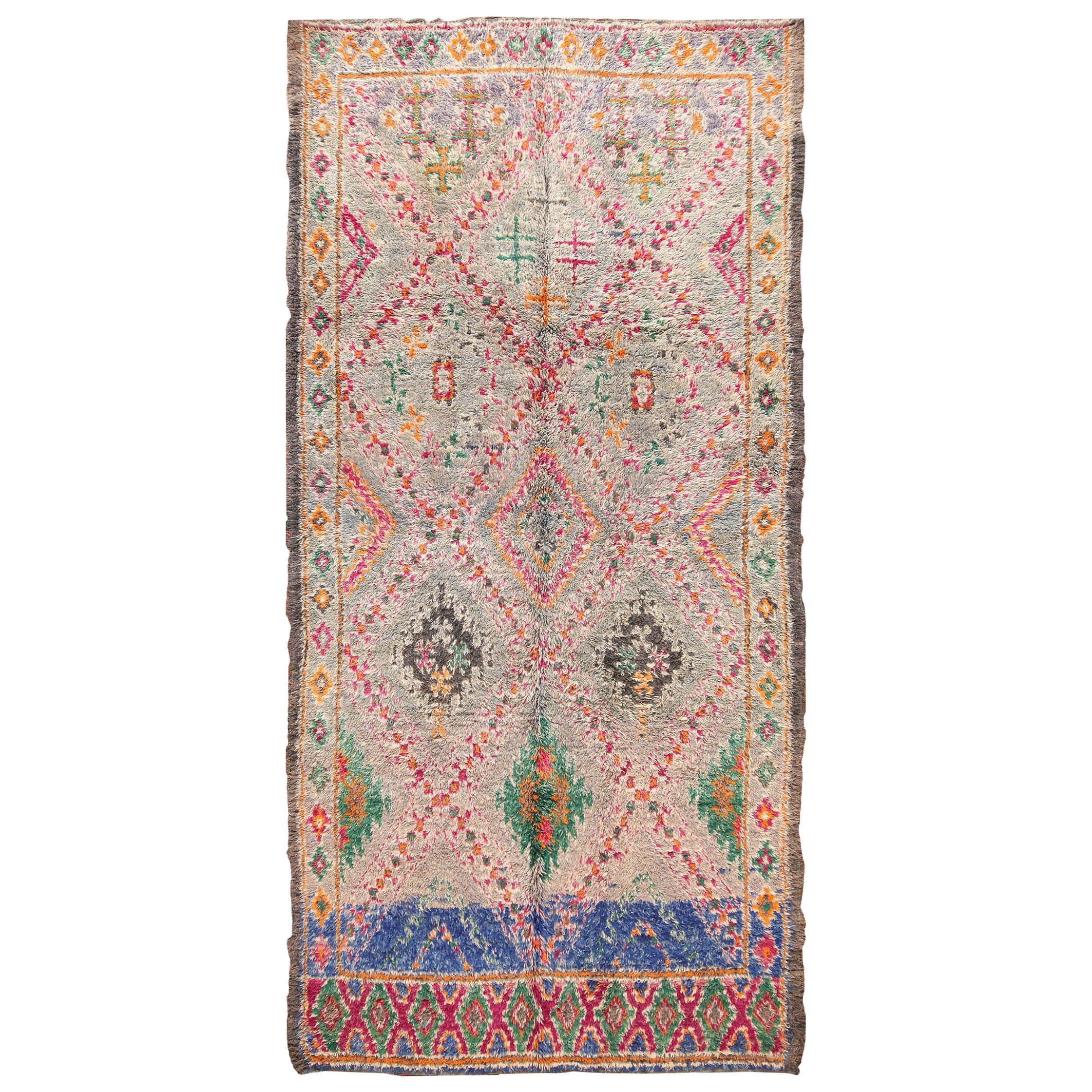 Vintage Folk Art Moroccan Rug. Size: 6 ft. 10 in x 14 ft. (2.08 m x 4.27 m) For Sale