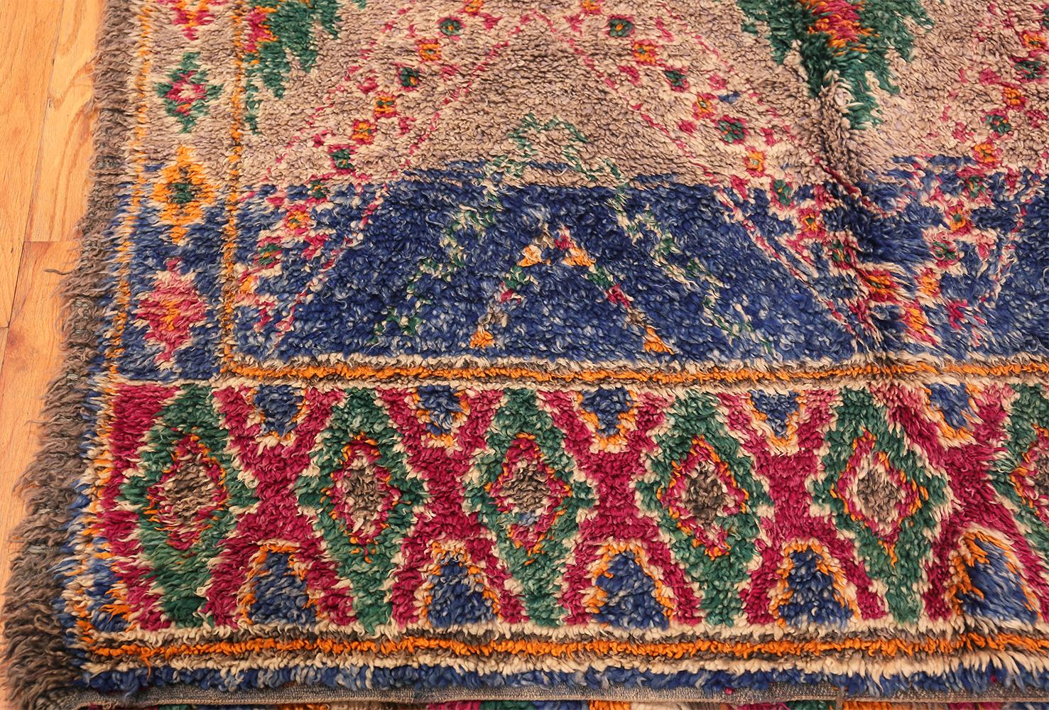 Tribal Vintage Folk Art Moroccan Rug. Size: 6 ft. 10 in x 14 ft. (2.08 m x 4.27 m) For Sale