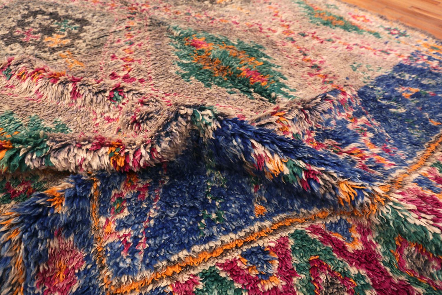 Vintage Folk Art Moroccan Rug. Size: 6 ft. 10 in x 14 ft. (2.08 m x 4.27 m) In Excellent Condition For Sale In New York, NY