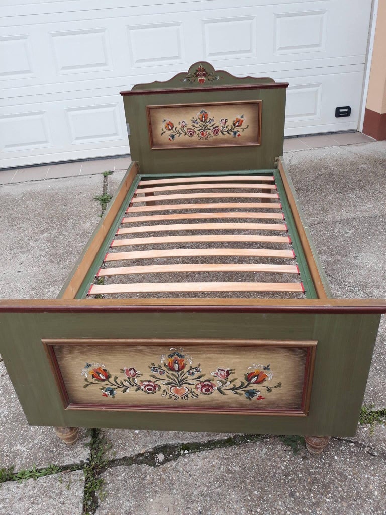 Vintage Folk Art Painted bed from Germany For Sale at 1stDibs