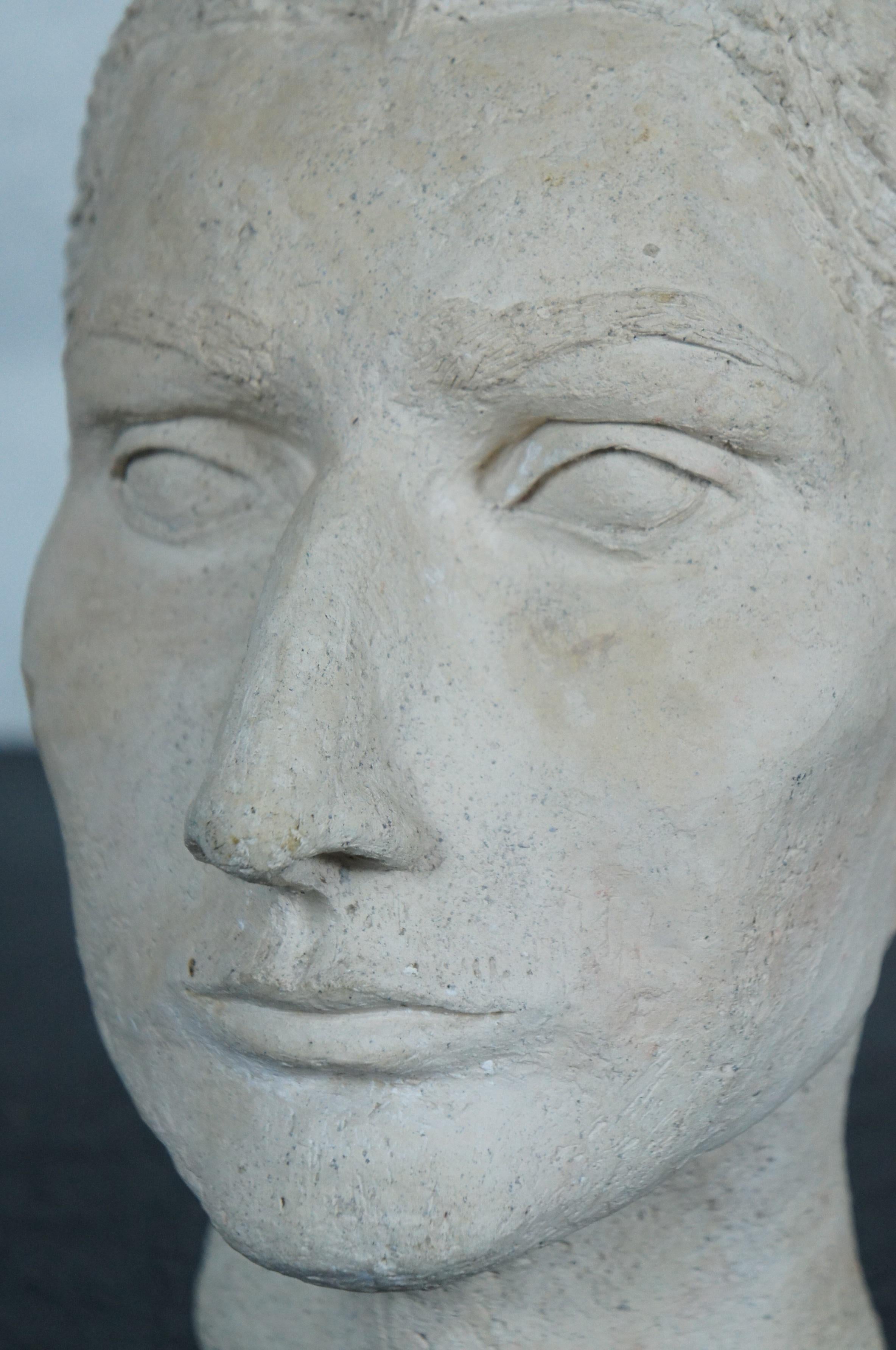 Escultura clásica de escayola con cabeza de busto de mujer de 11 pulgadas en venta 4
