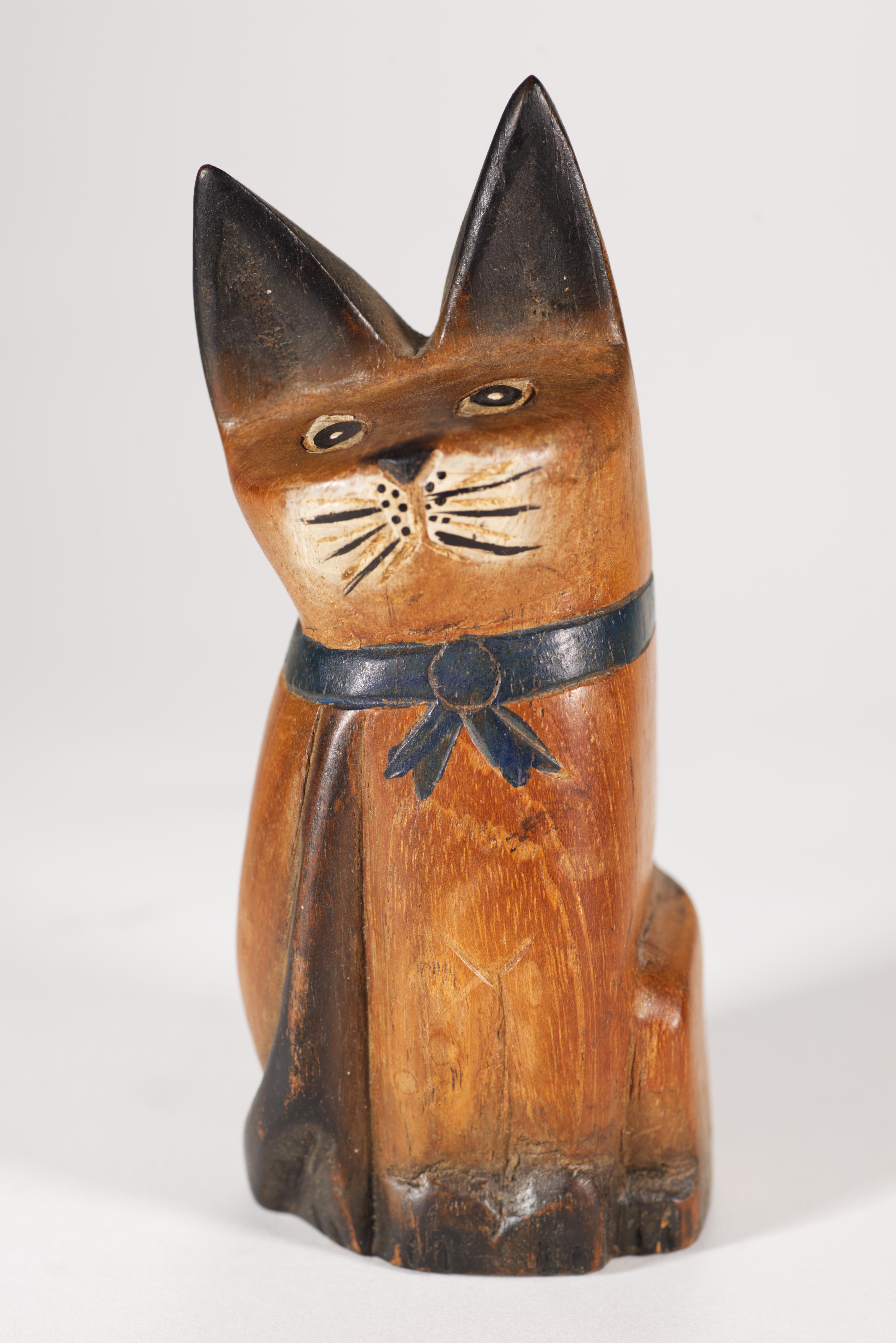 Hand-Carved Vintage Folk Art Set of 3 Carved Sitting Cat Sculptures For Sale