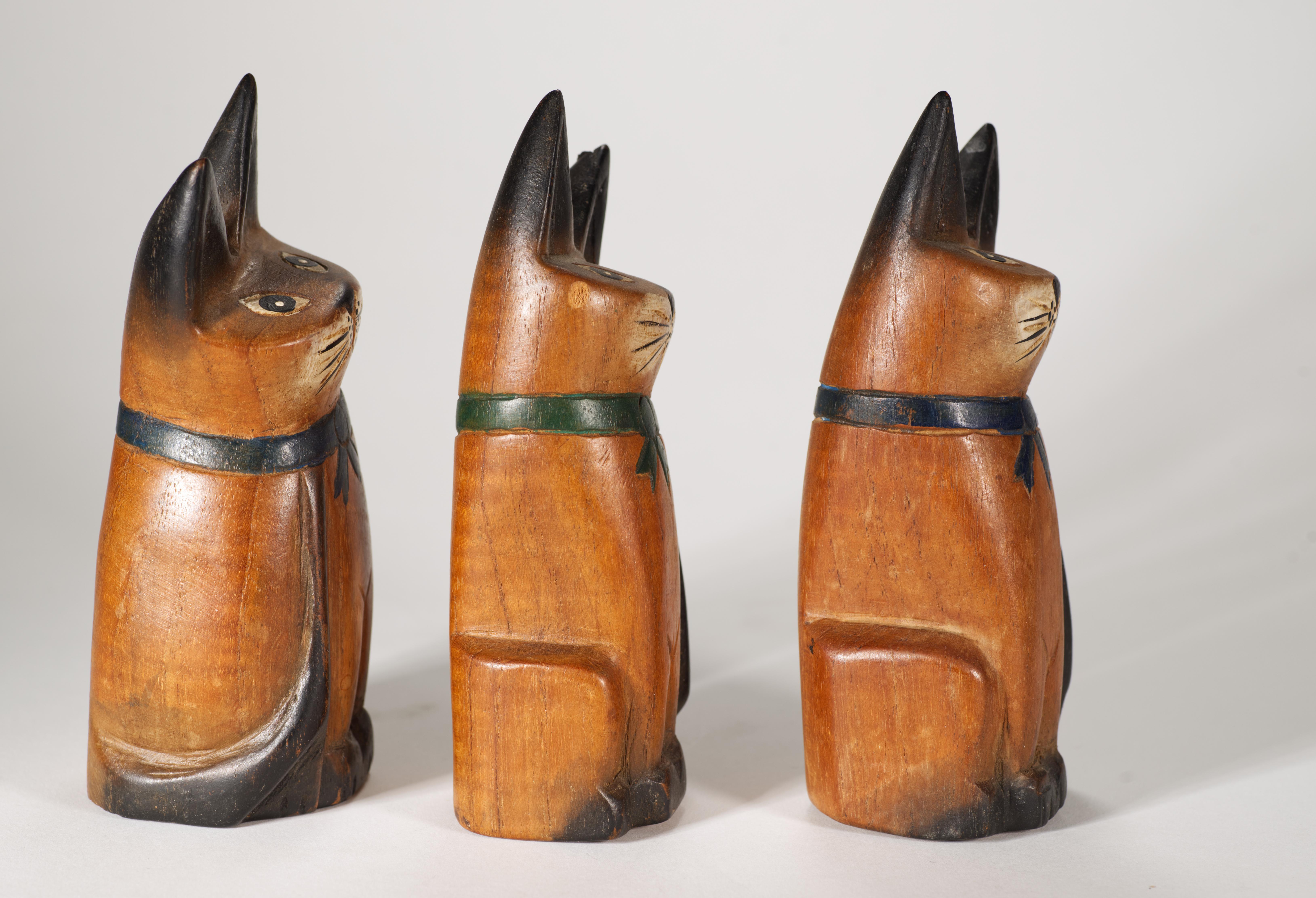 20th Century Vintage Folk Art Set of 3 Carved Sitting Cat Sculptures For Sale