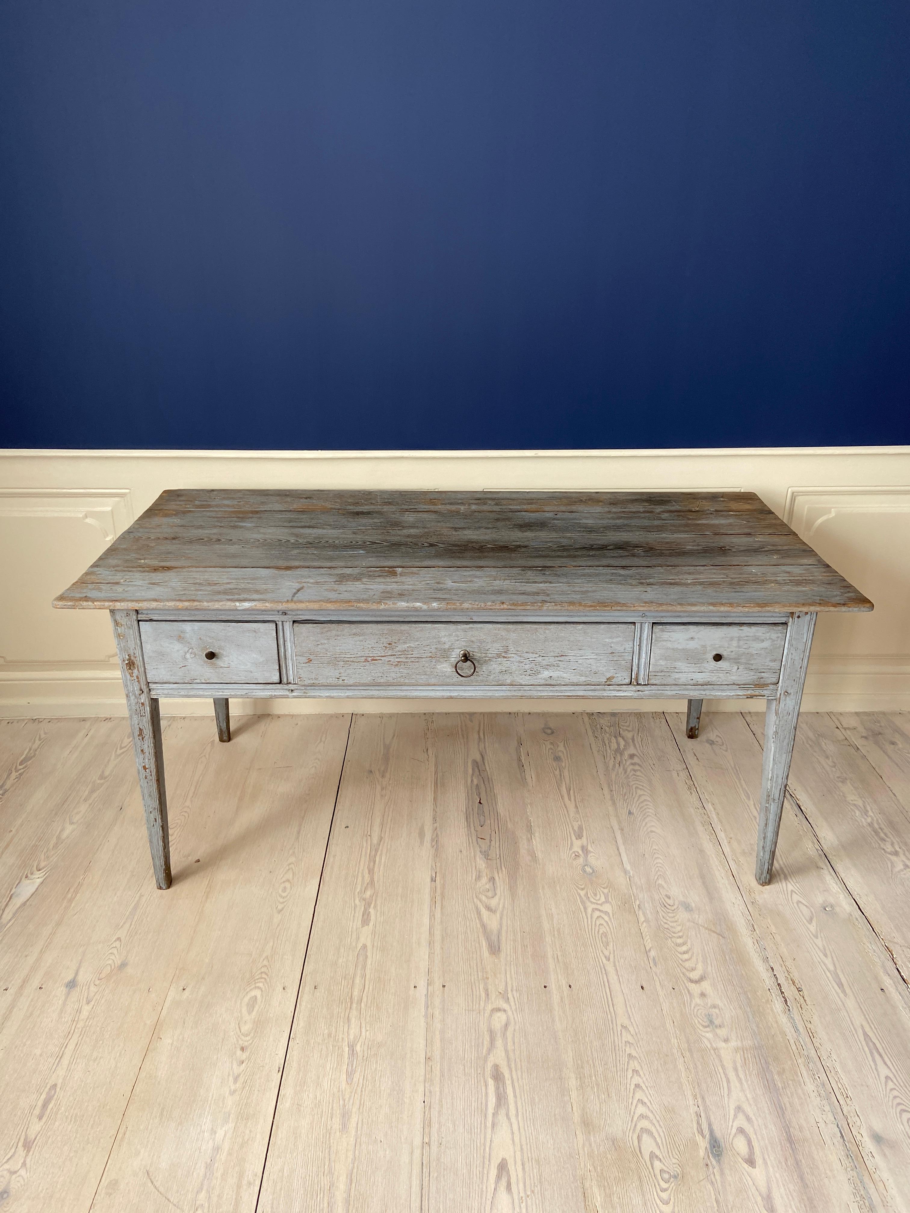 Swedish Vintage Folk Art Table in Pine with Three Drawers, Sweden, Early 19th-Century For Sale
