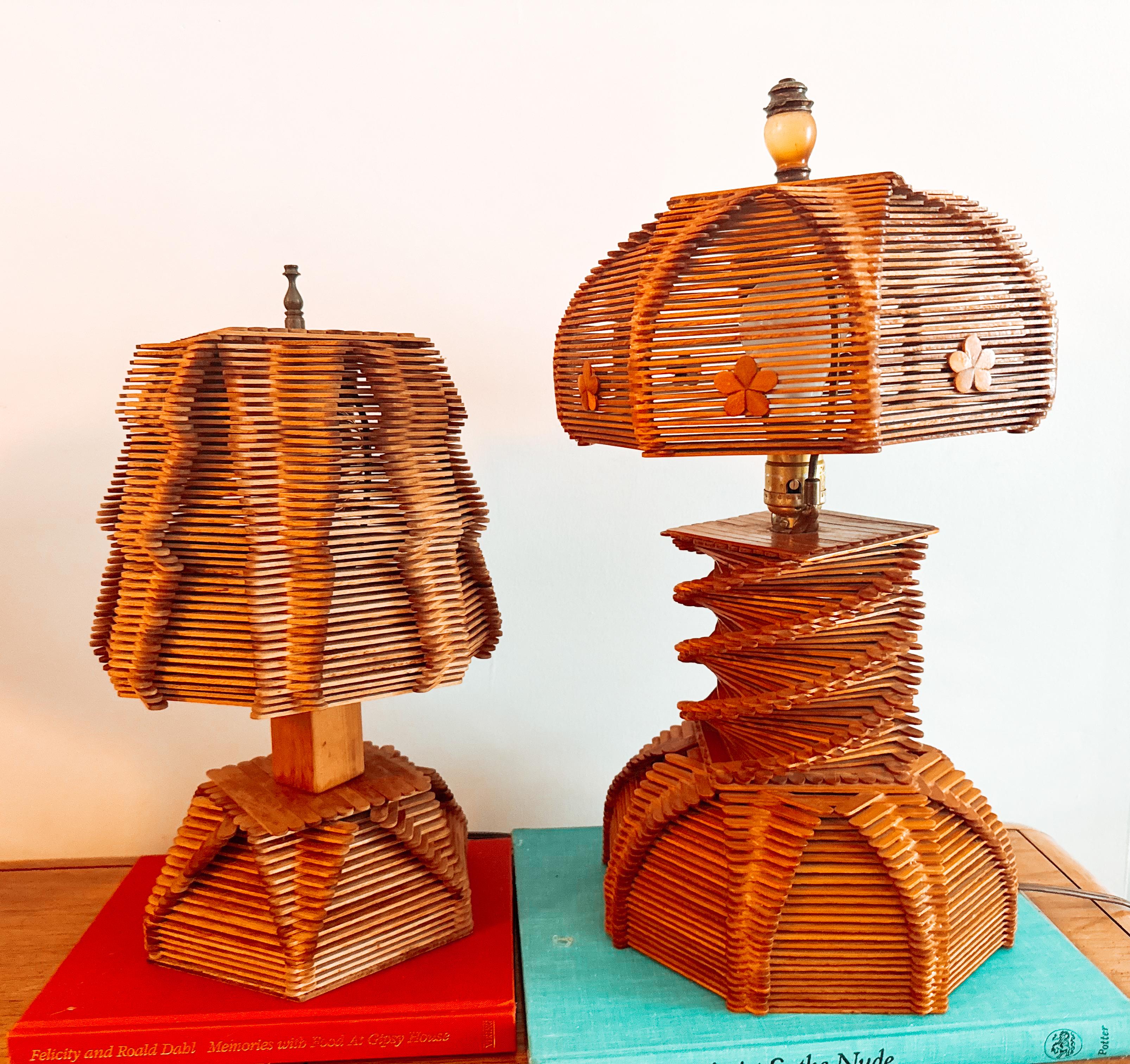 Vintage Folk Art Tramp Art Popsicle Stick Table Lamp with Matched Shade Mcm For Sale 4