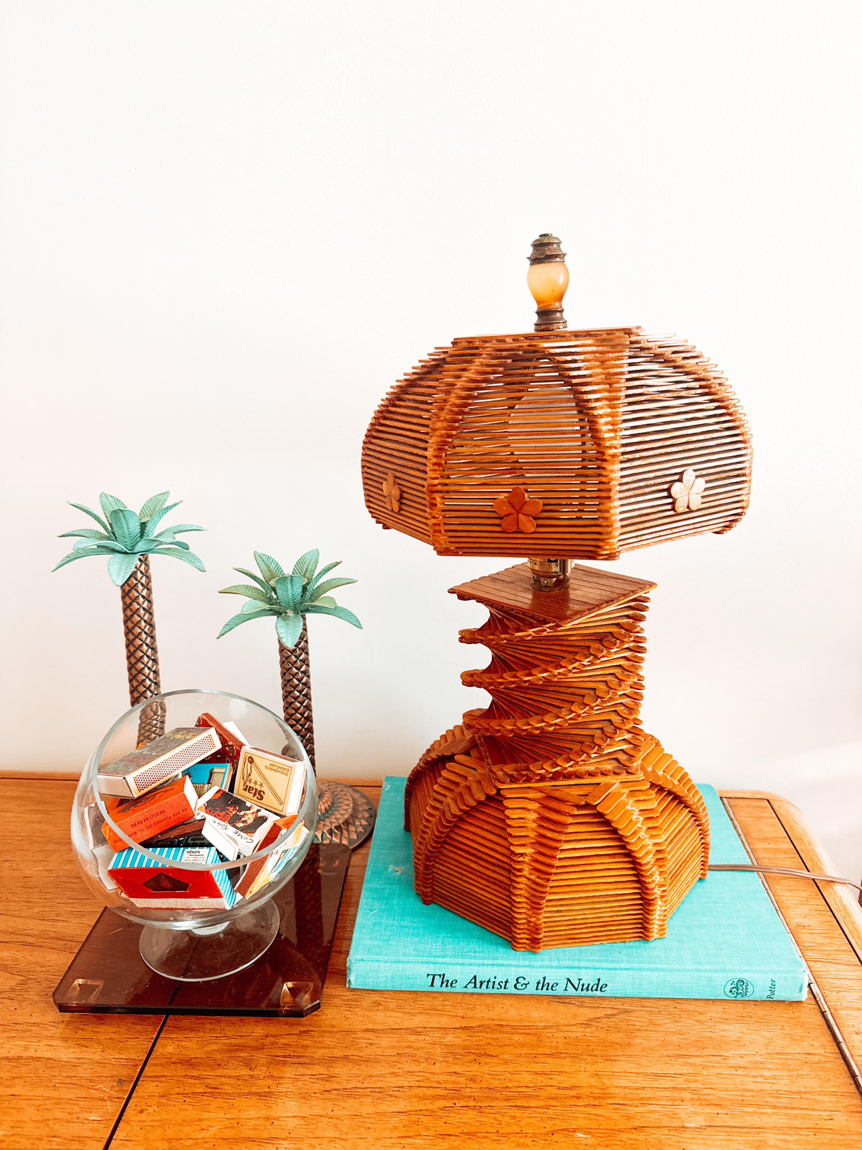 Vintage Folk Art Tramp Art Popsicle Stick Table Lamp with Matched Shade Mcm For Sale 2