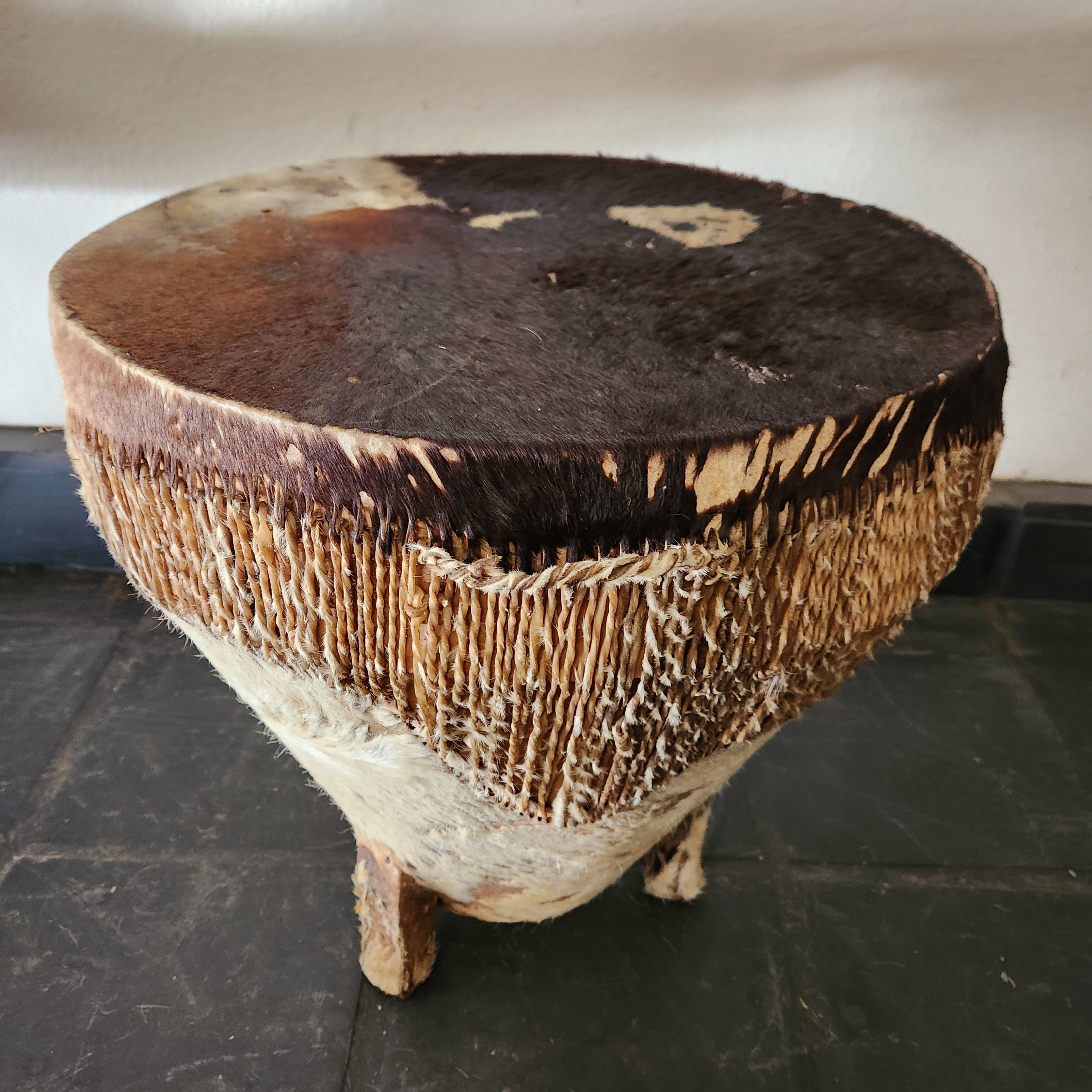 Folk Art Musik Tanz Trommel Ziegenfell Wood Tisch (Moderne der Mitte des Jahrhunderts) im Angebot