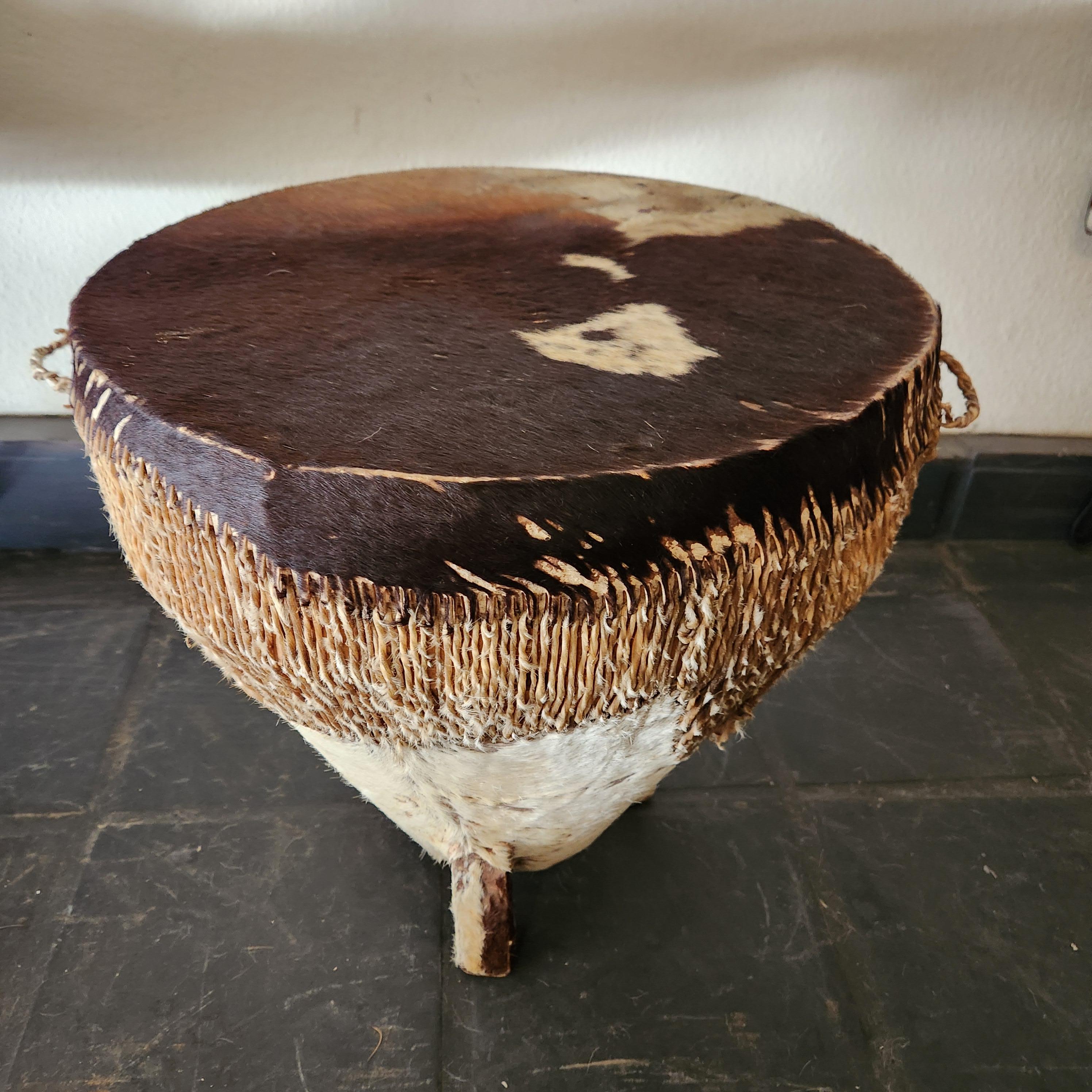 Folk Art Musik Tanz Trommel Ziegenfell Wood Tisch im Zustand „Gut“ im Angebot in Chula Vista, CA