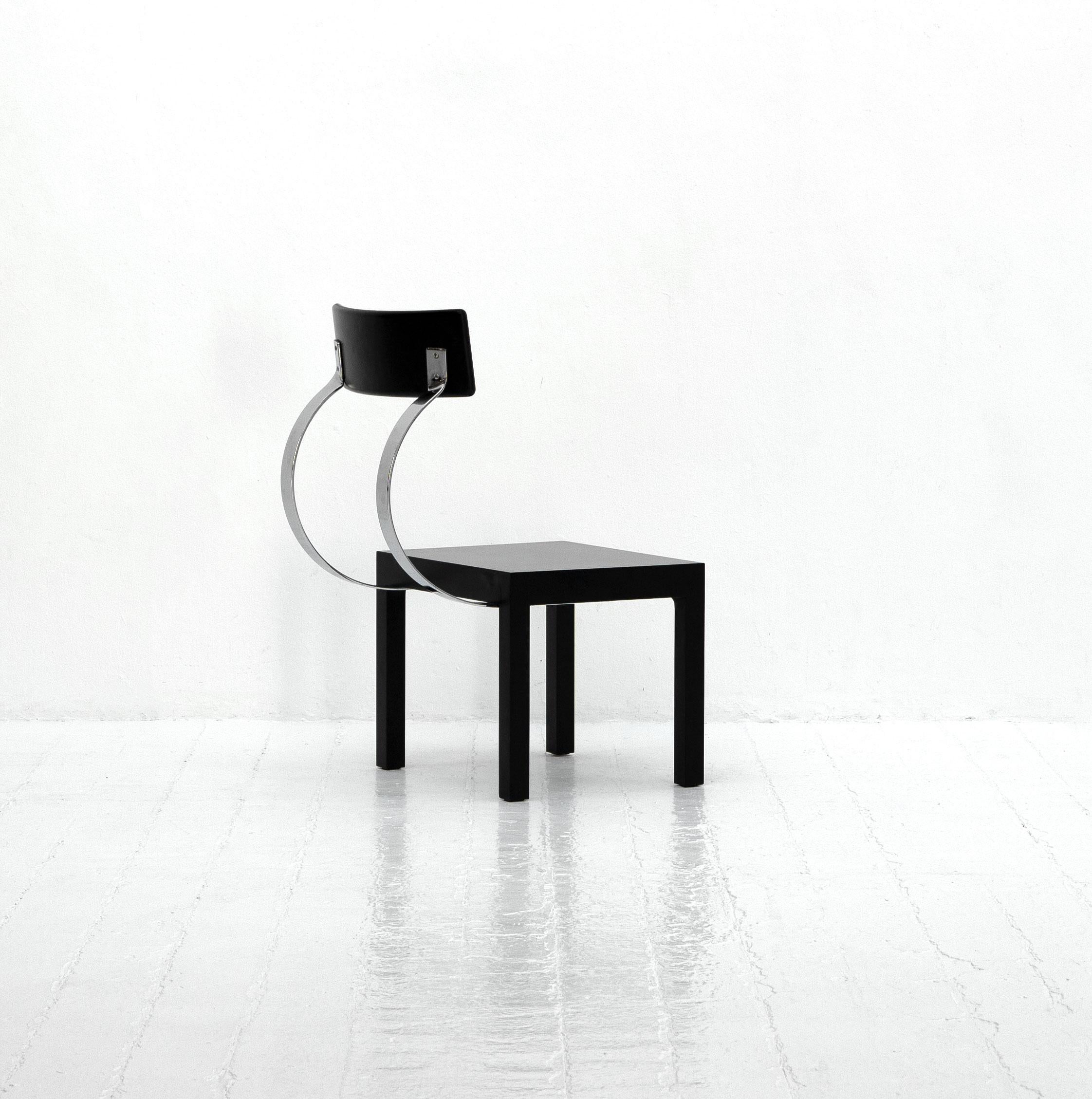 A vintage Follia Chair designed by Italian architect and designer Giuseppe Terragni in 1934 and produced by Zanotta. 

Composed from a black lacquered seat and back connected by an 18/8 thick stainless steel support spring.

Dimensions (cm,