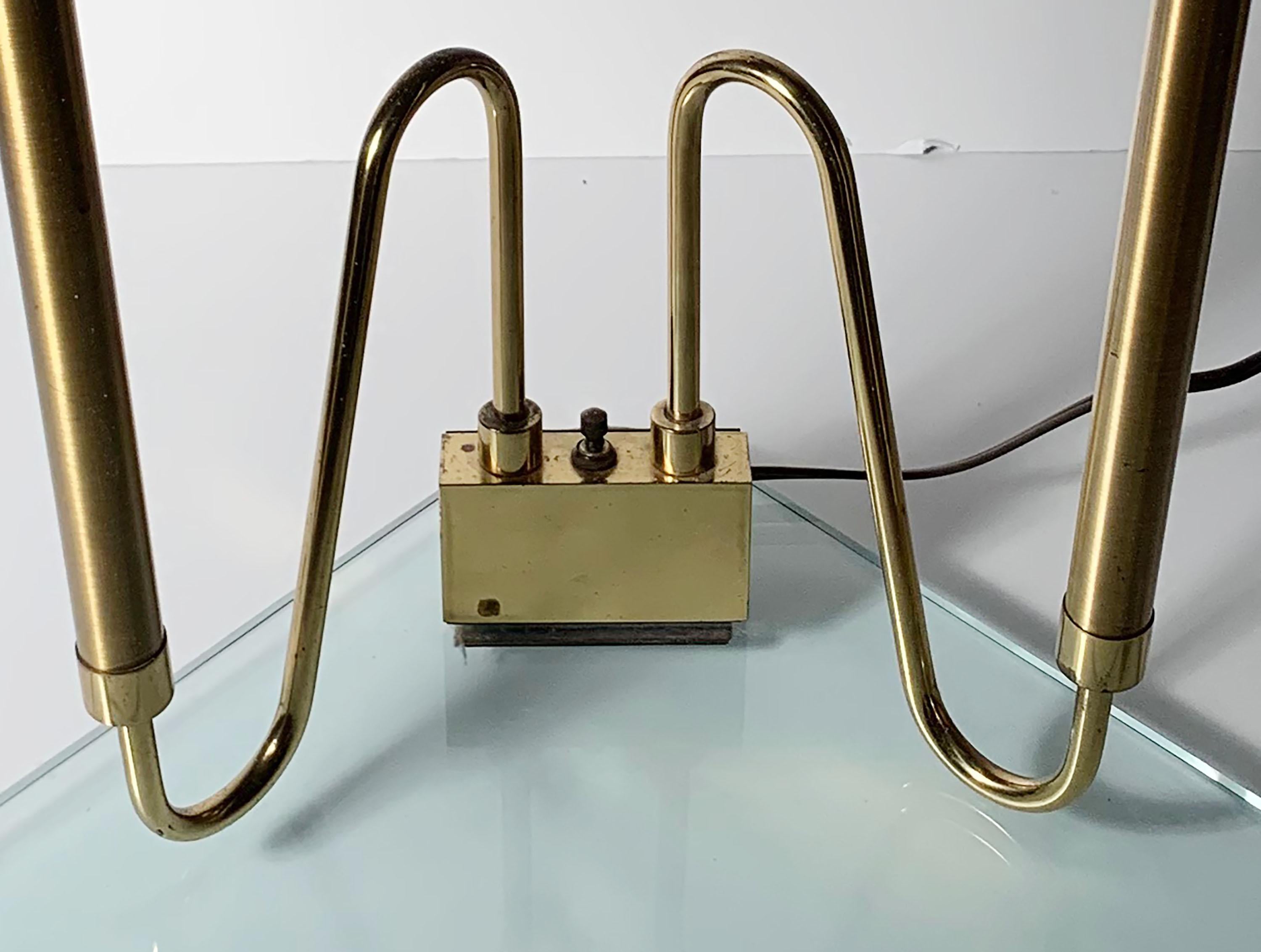 Dreieckige Vintage-Lampe Fontana Arte aus Glas und Messing im Angebot 5