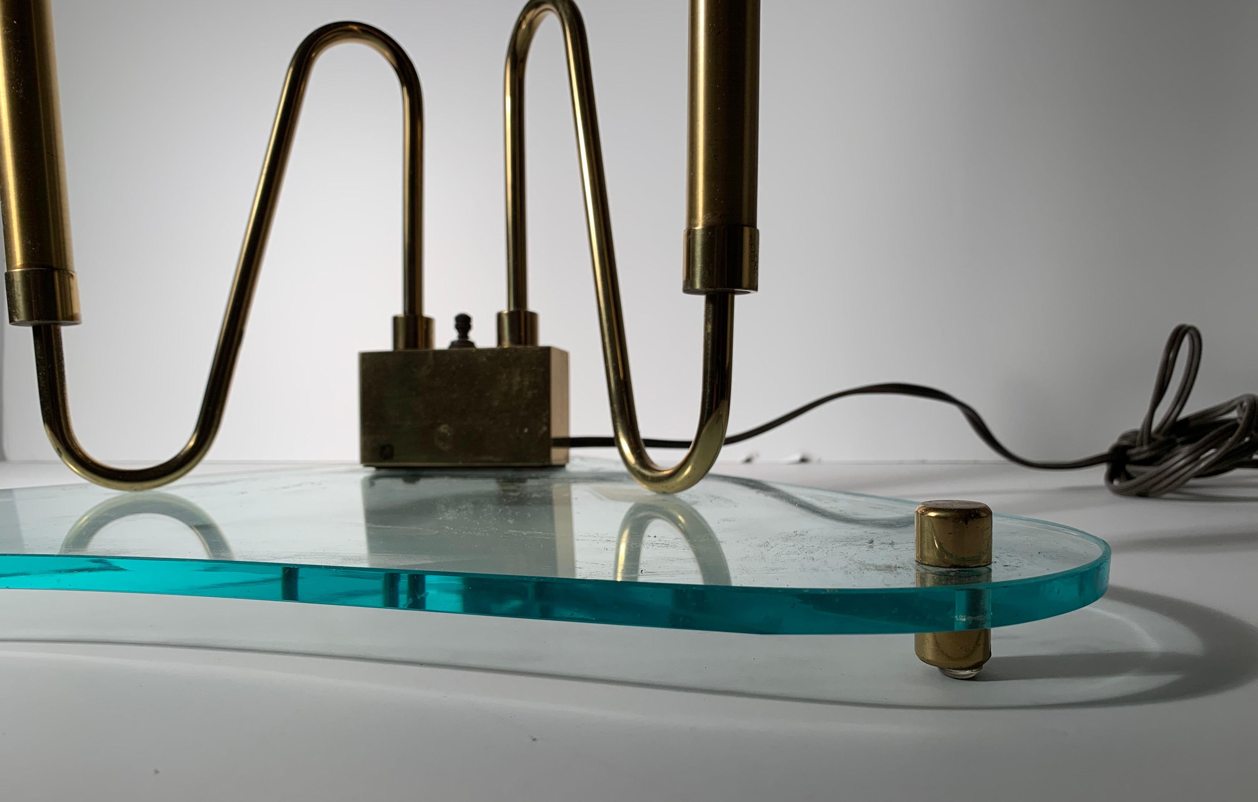 Dreieckige Vintage-Lampe Fontana Arte aus Glas und Messing (20. Jahrhundert) im Angebot