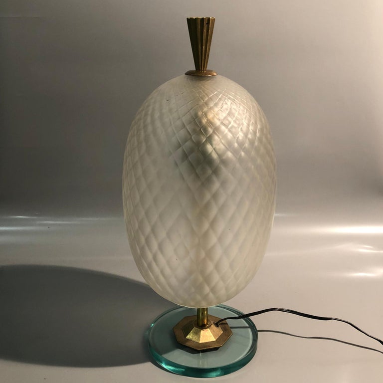 Mid-Century Modern Vintage Fontana Arte Style Murano Glass Table or Nightstand Lamp, Italy, 1950s For Sale