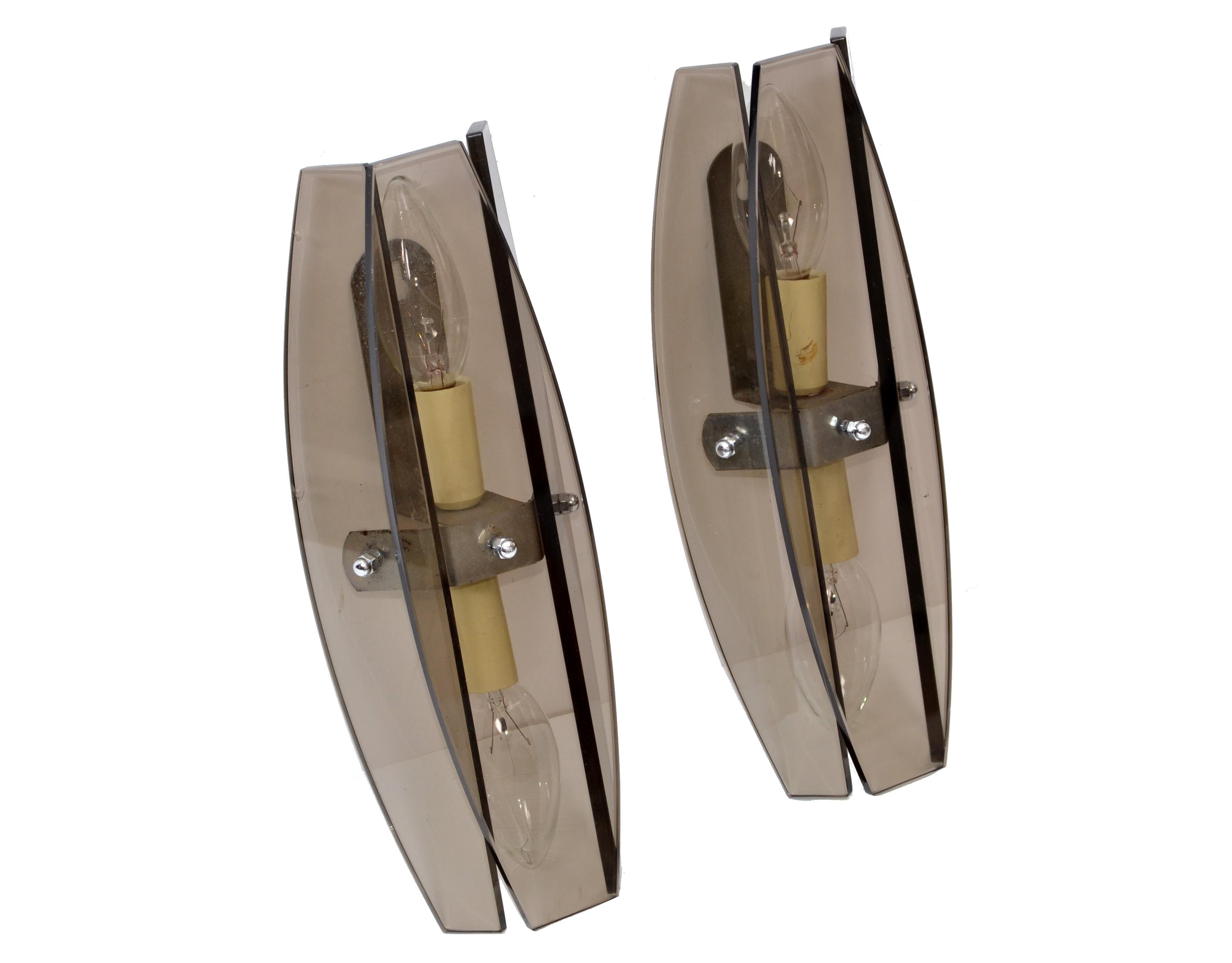 Mid-Century Modern Paire d'appliques murales vintage style Fontana Arte, Italie, 1970 en vente