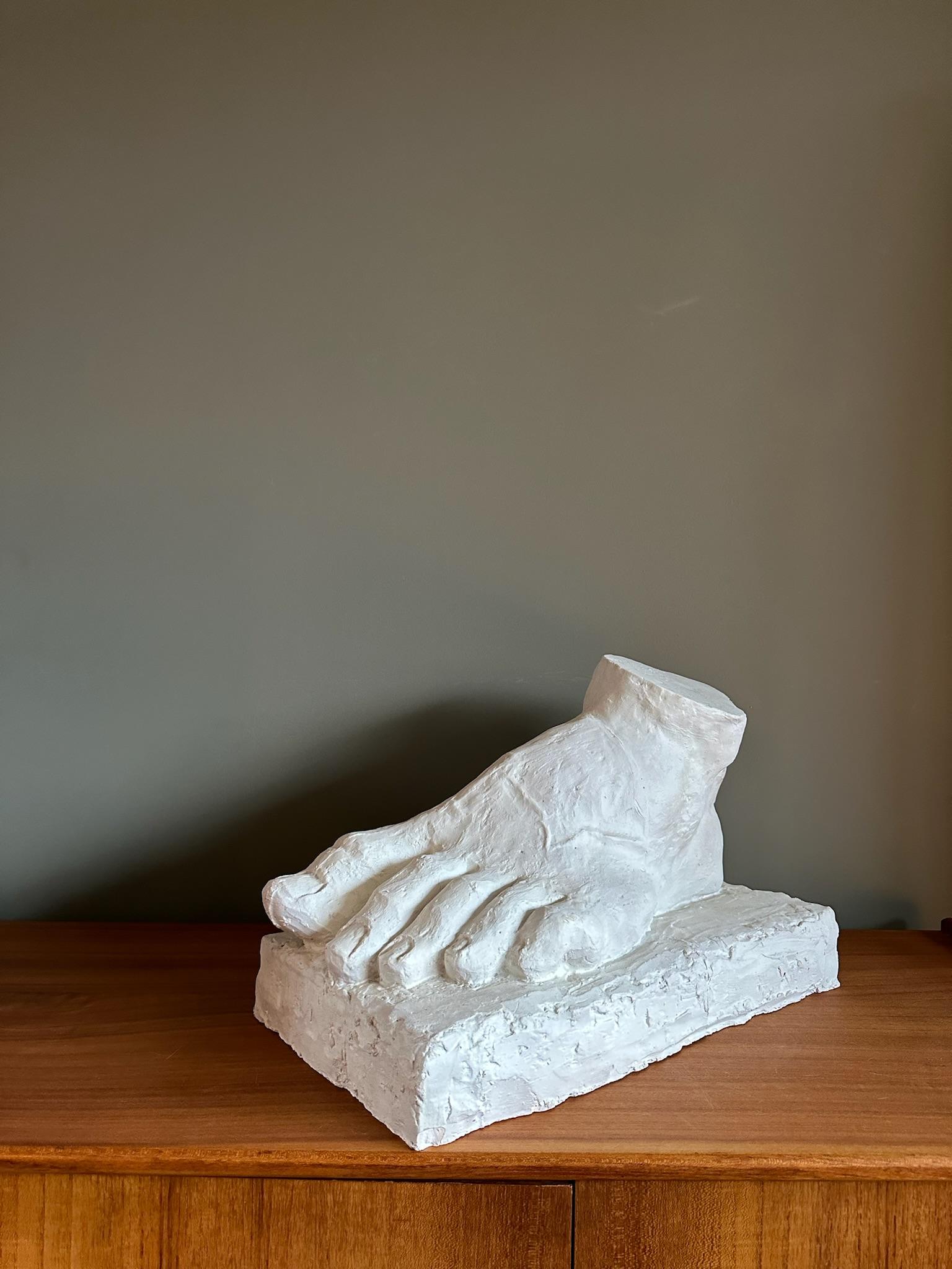 Vintage-Skulptur einer Kunstschule mit Fuß aus Gips (Belgisch)