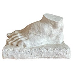 Vintage-Skulptur einer Kunstschule mit Fuß aus Gips