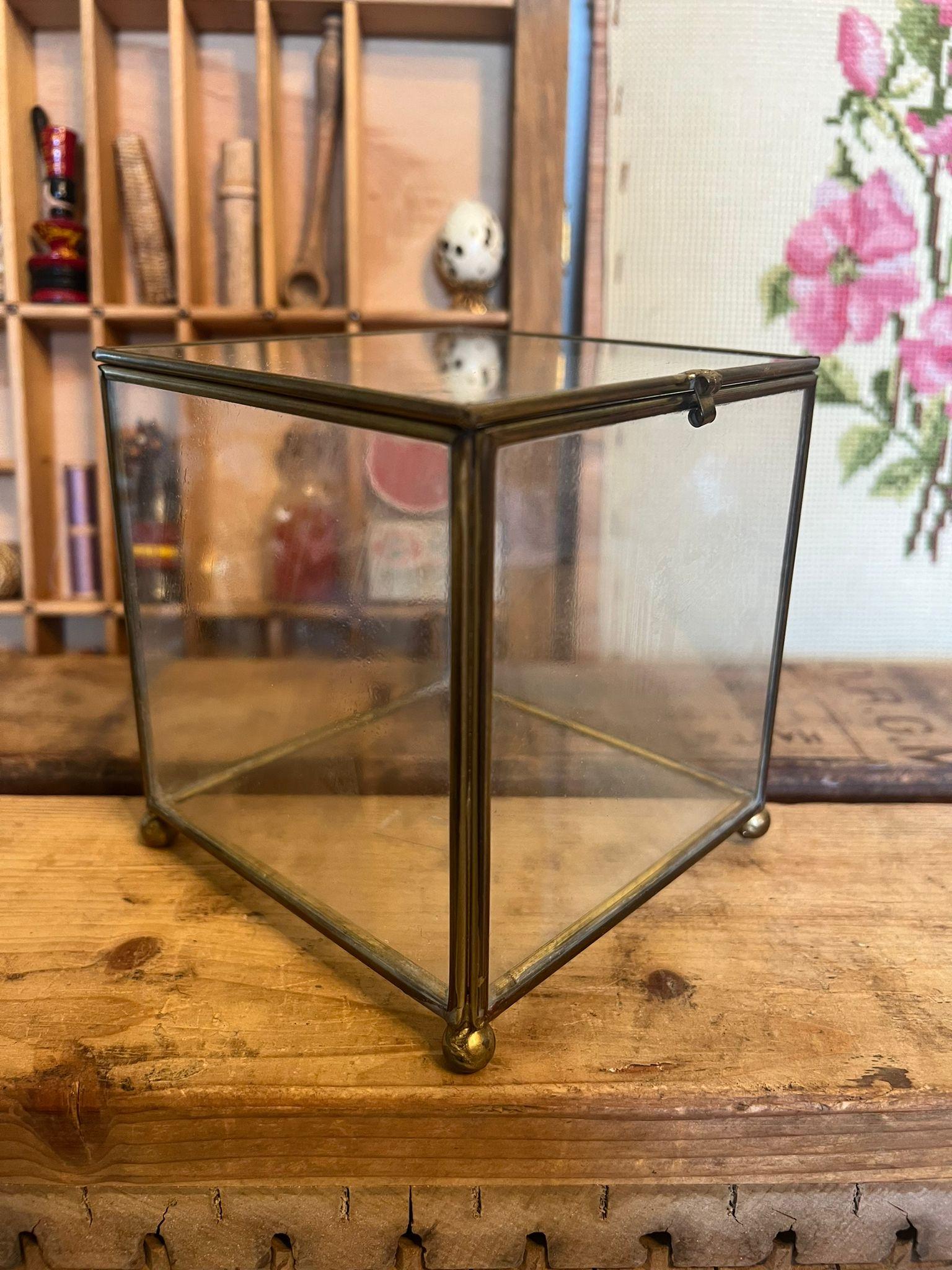 Brass metal and glass materials. Beautiful patina and character. Can be used for trinkets or jewelry.Vintage condition as pictured.Listing is for described item only.. Box H6

Dimensions: 4.5
