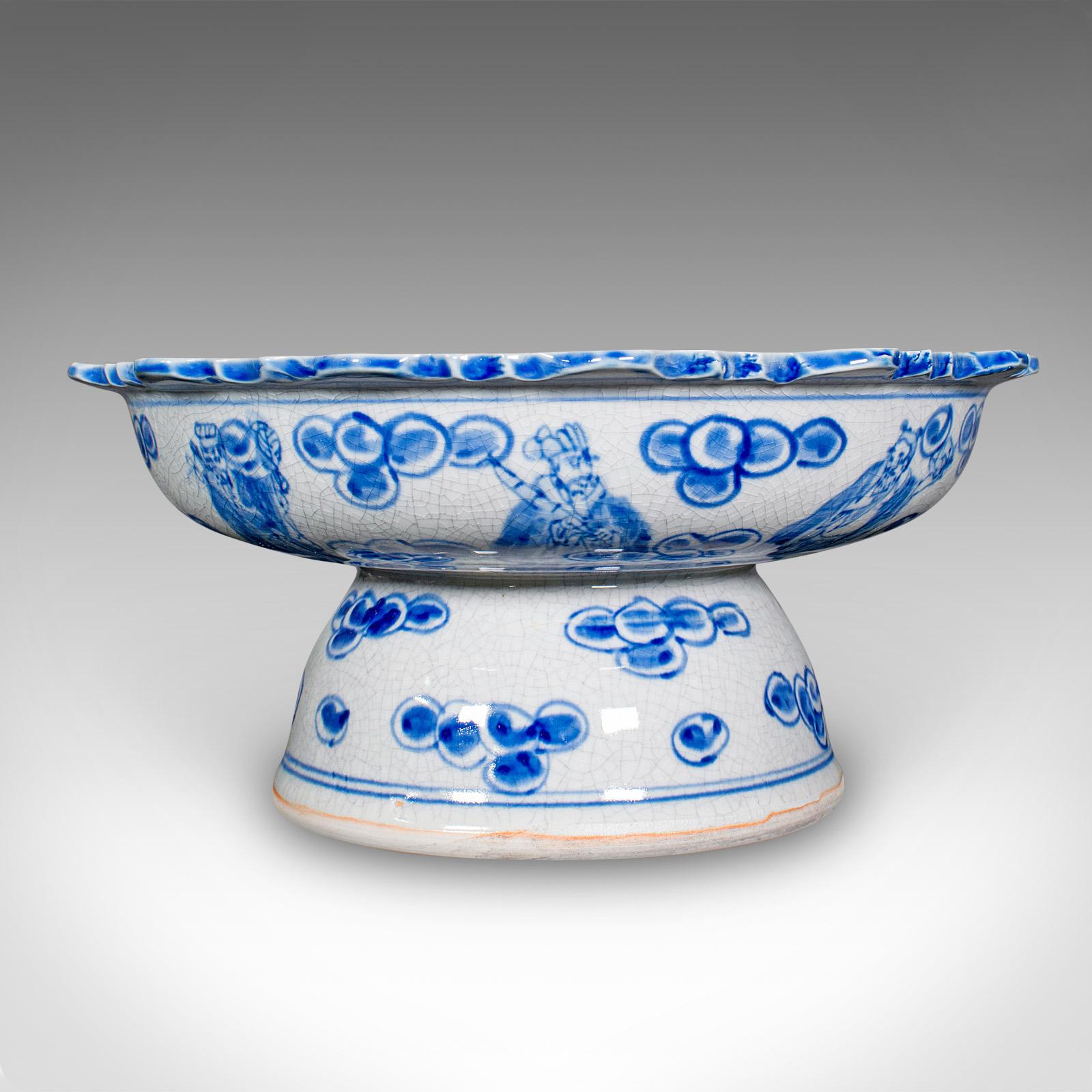 Vintage Footed Serving Bowl, Chinese, Ceramic, Fruit, Bonbon Dish, Mid Century In Good Condition For Sale In Hele, Devon, GB