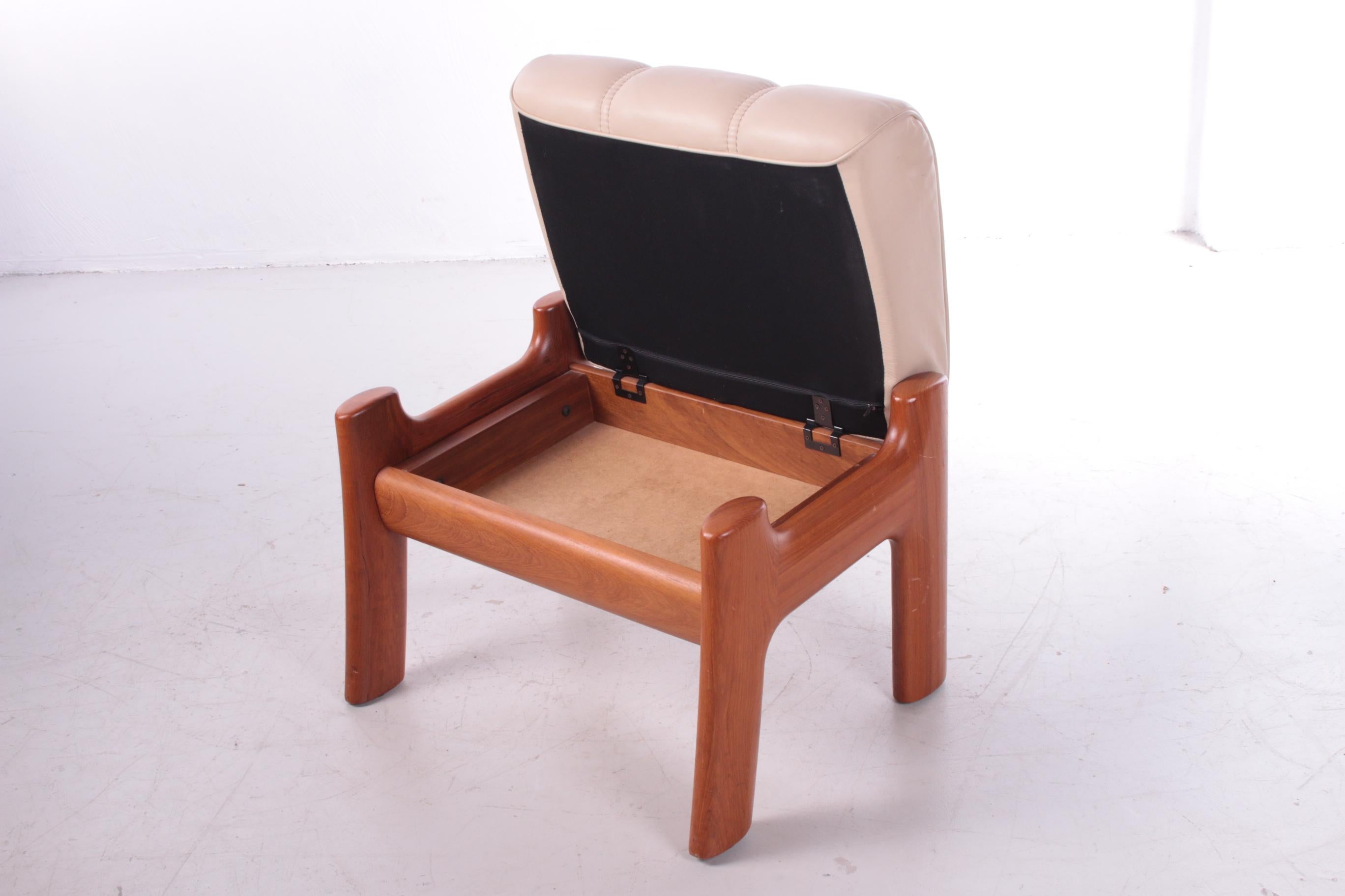 Reposapiés Vintage de Teca con Cuero 1970 en venta 3