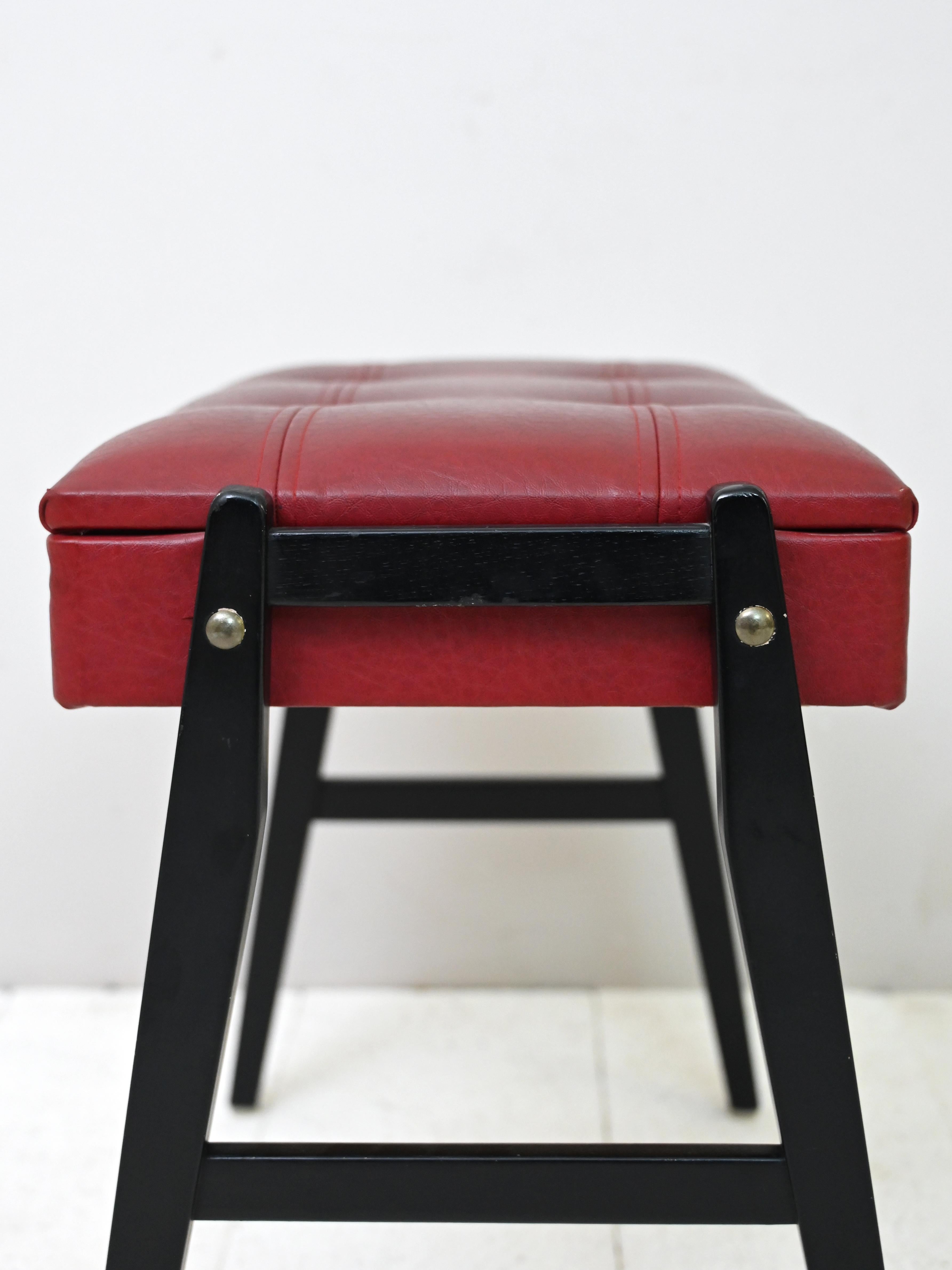 Vintage Footstool with Storage In Good Condition For Sale In Brescia, IT