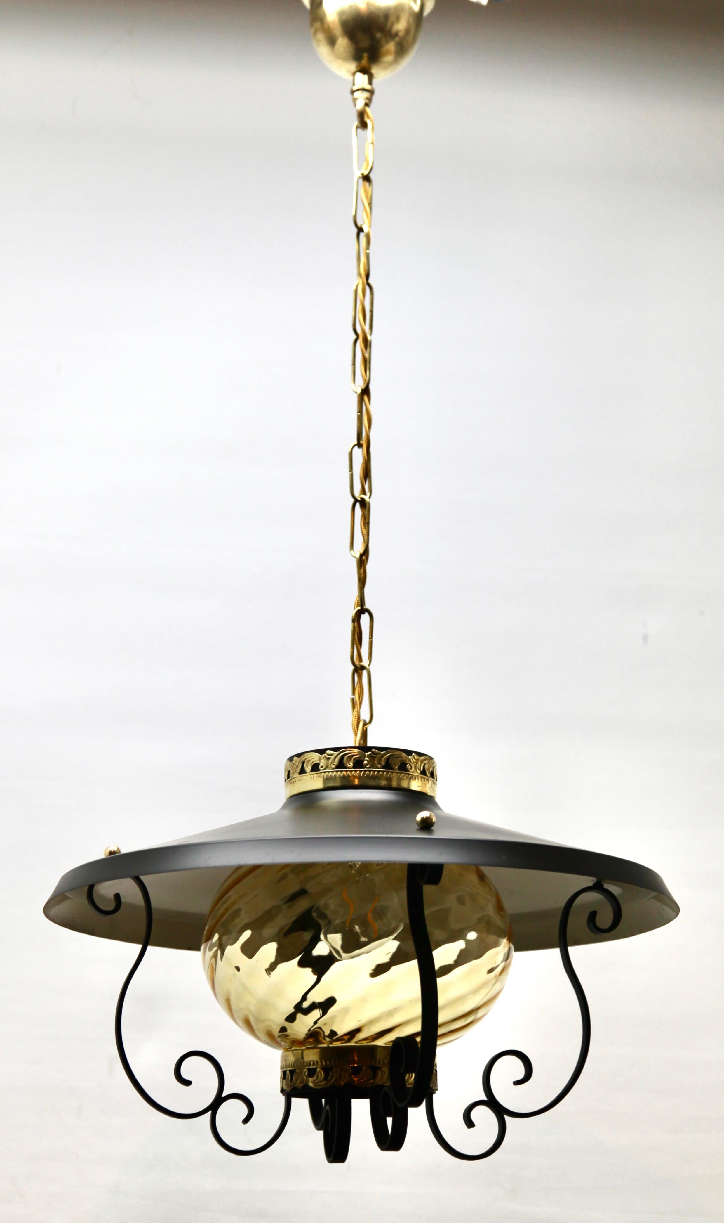 Vintage Forget and Ribbed Glass Pendant Lobby Lamp, 1960s In Good Condition For Sale In Verviers, BE