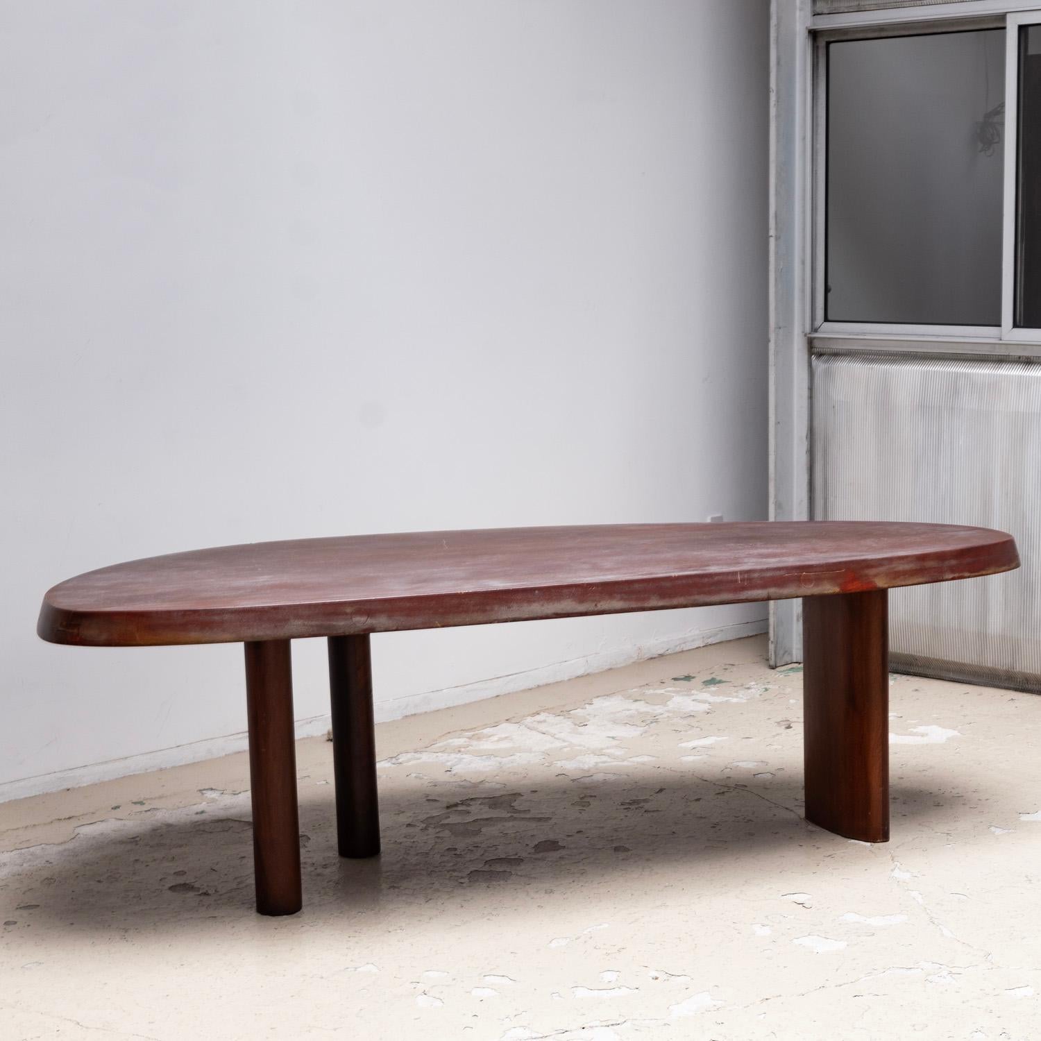 Milieu du XXe siècle Table libre Forme par Charlotte Perriand en vente