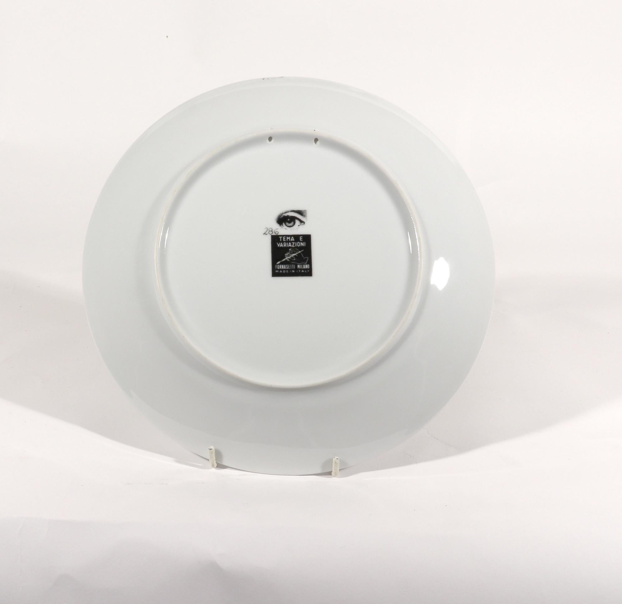 Porcelaine Vieille assiette en porcelaine Fornasetti Themes & Variation, #286 en vente
