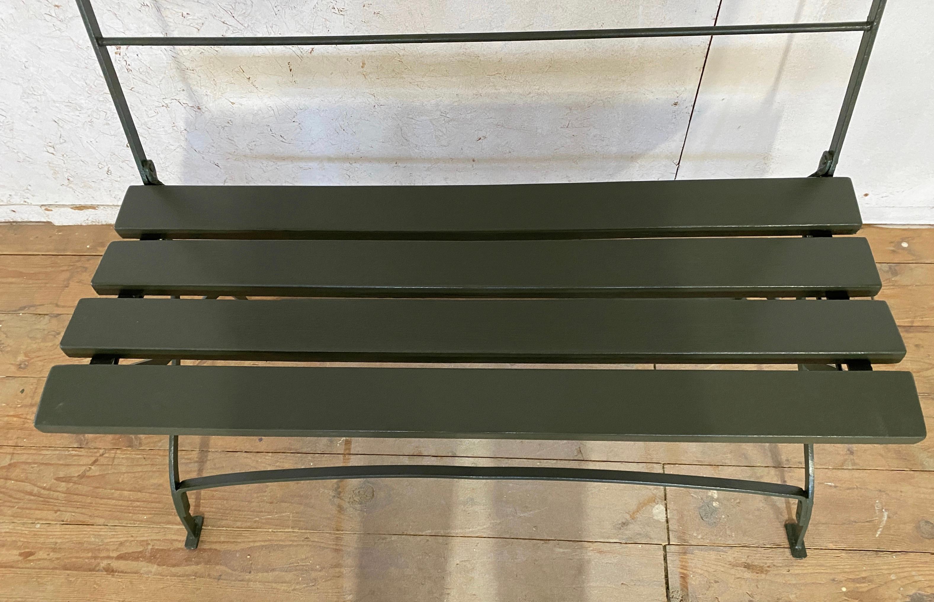 Vintage Forrest Green Folding Garden Bench In Good Condition For Sale In Sheffield, MA