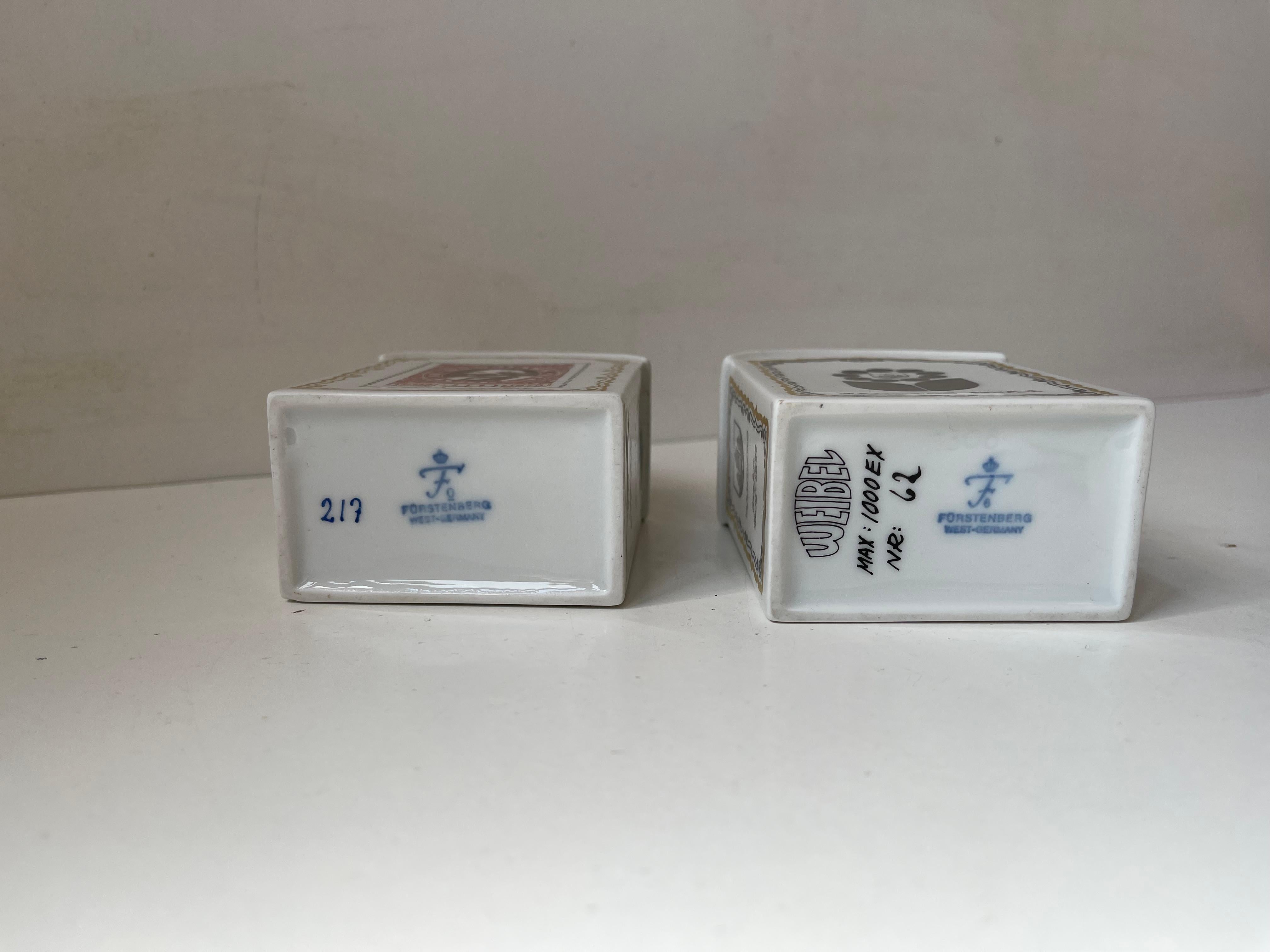 Danois Boîtes à thé vintage en porcelaine de Förstenberg avec timbres historiques danois en vente