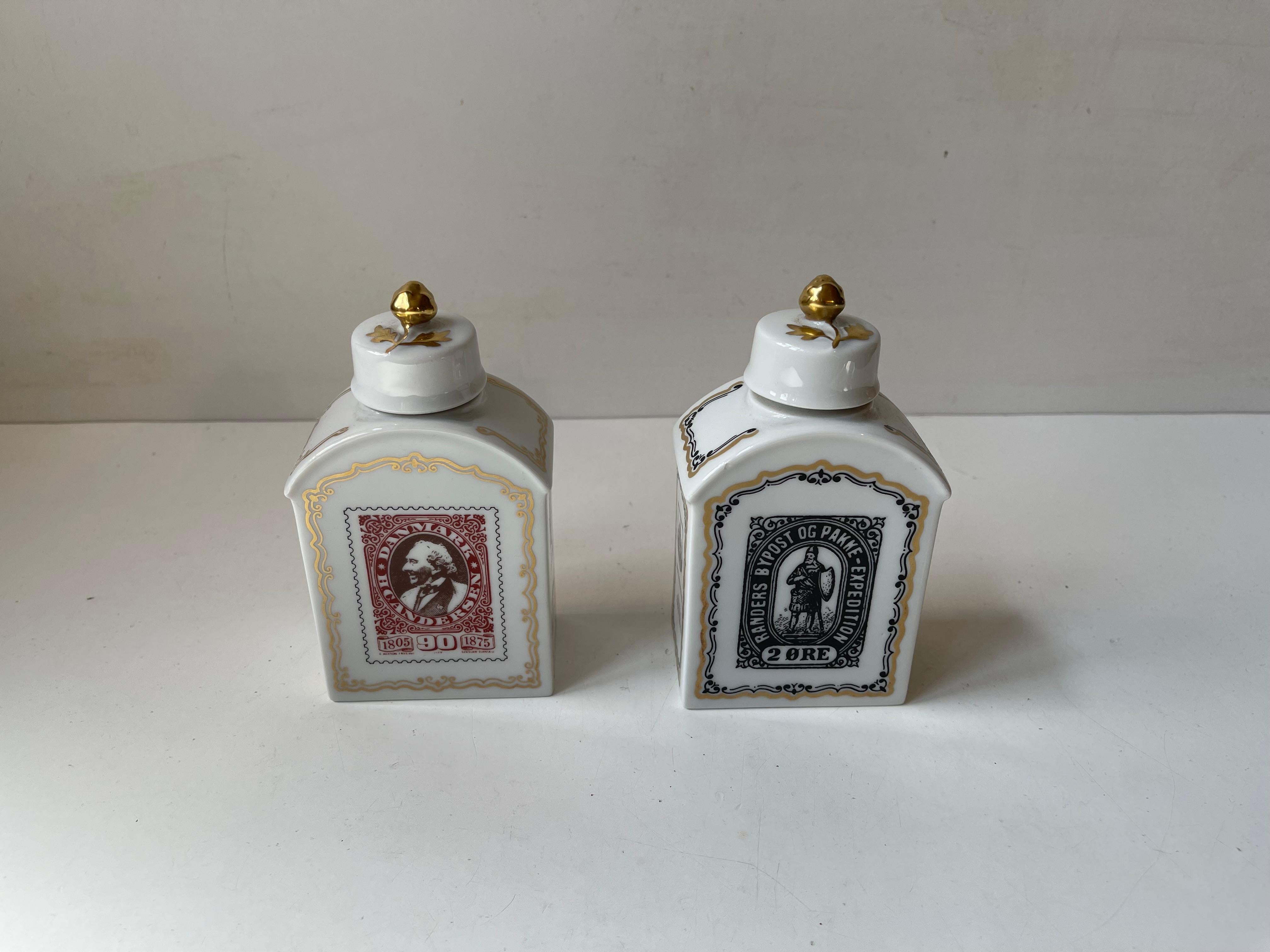 20ième siècle Boîtes à thé vintage en porcelaine de Förstenberg avec timbres historiques danois en vente